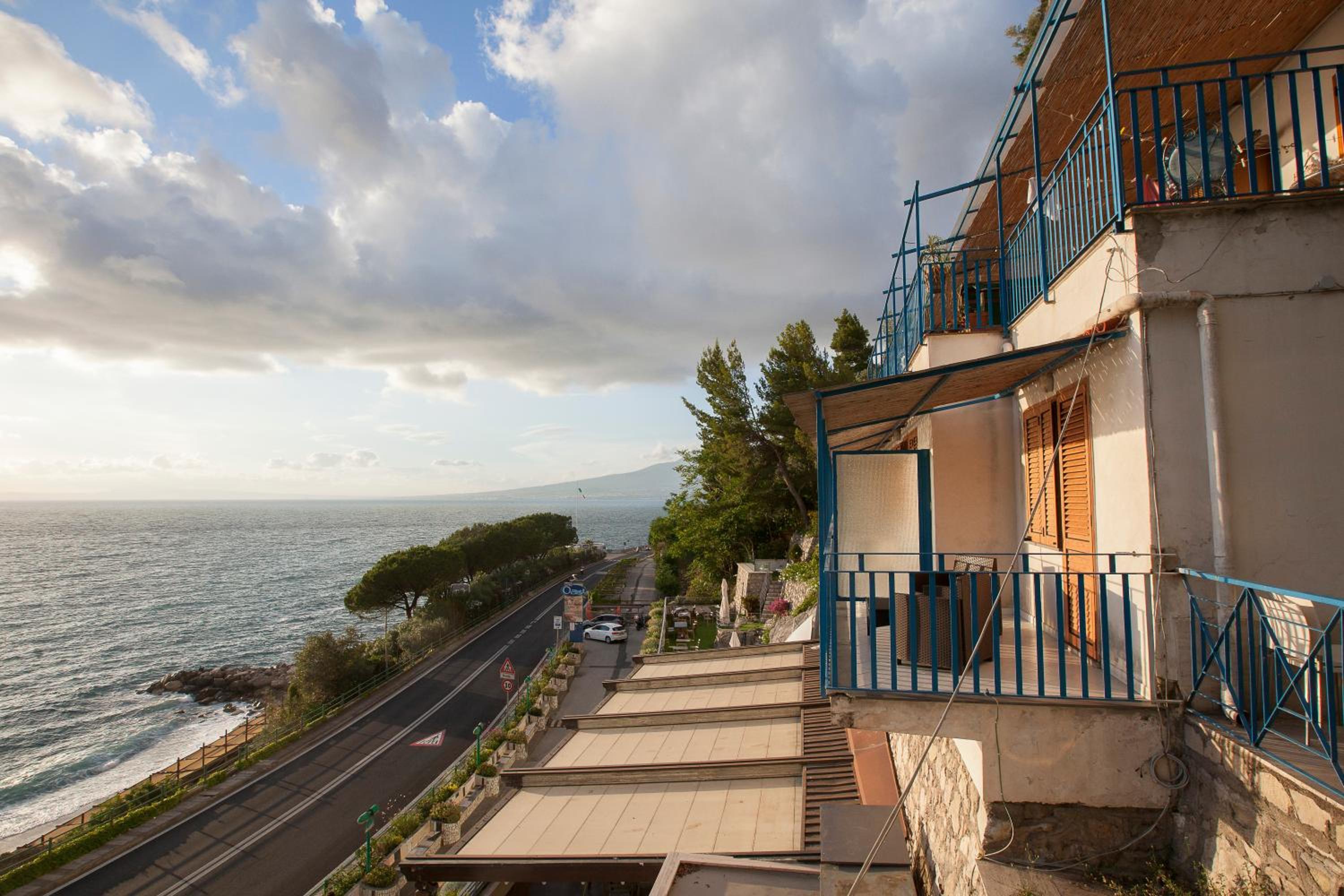 Double Room with Balcony and Sea View photo 3