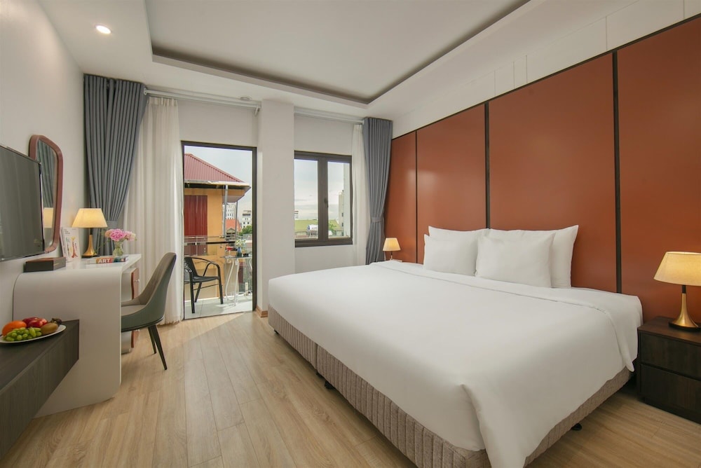 Deluxe Double or Twin Room, Balcony photo 1