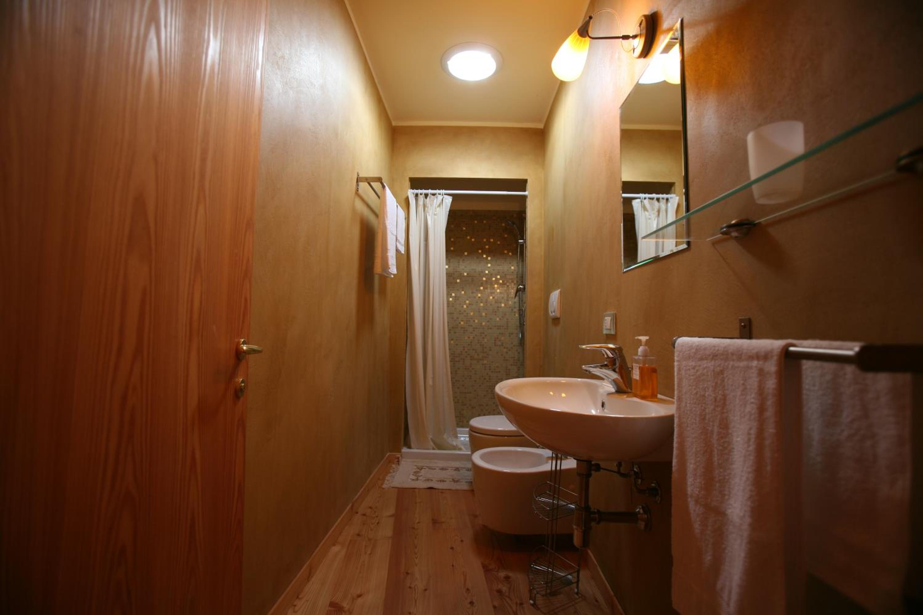 One-Bedroom Apartment photo 2