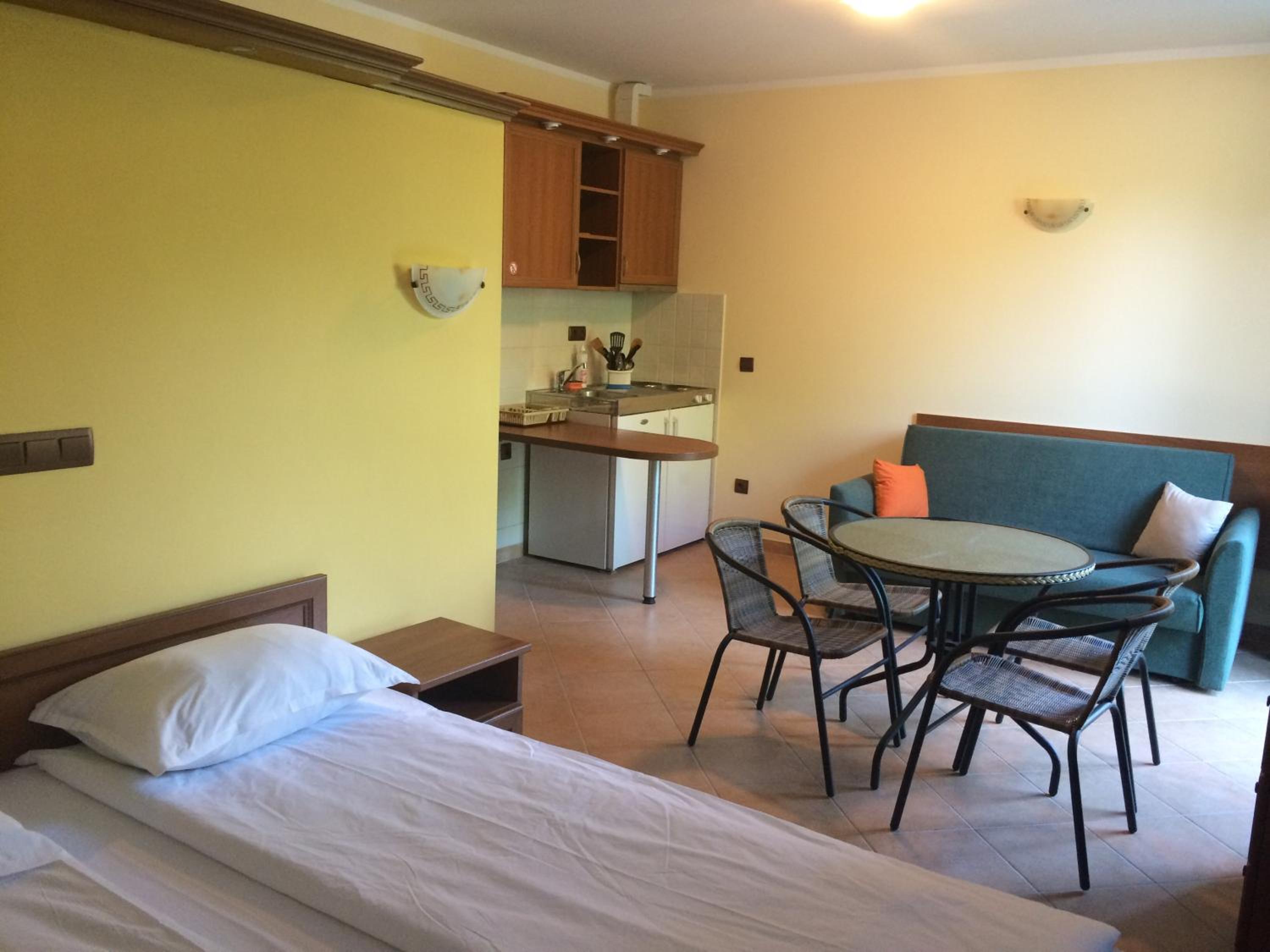 Studio Apartment photo 1