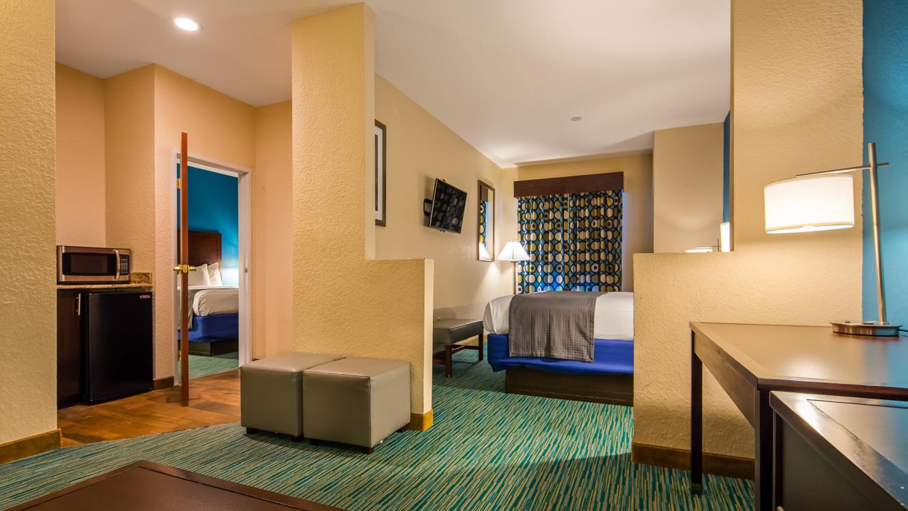 One-Bedroom Suite with two King Beds - Photo 2