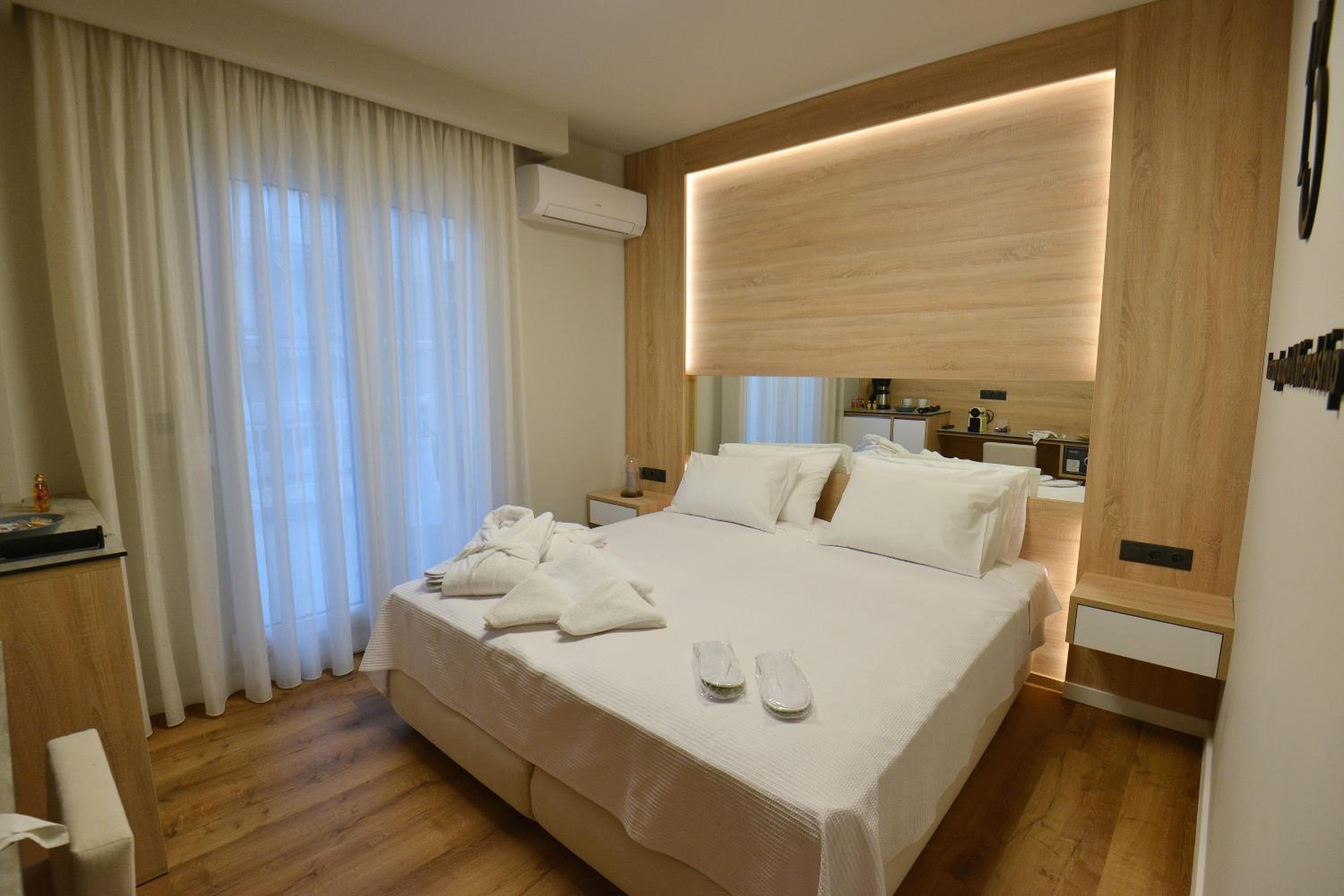 Standard Double or Twin Room with Partial Sea View photo 3