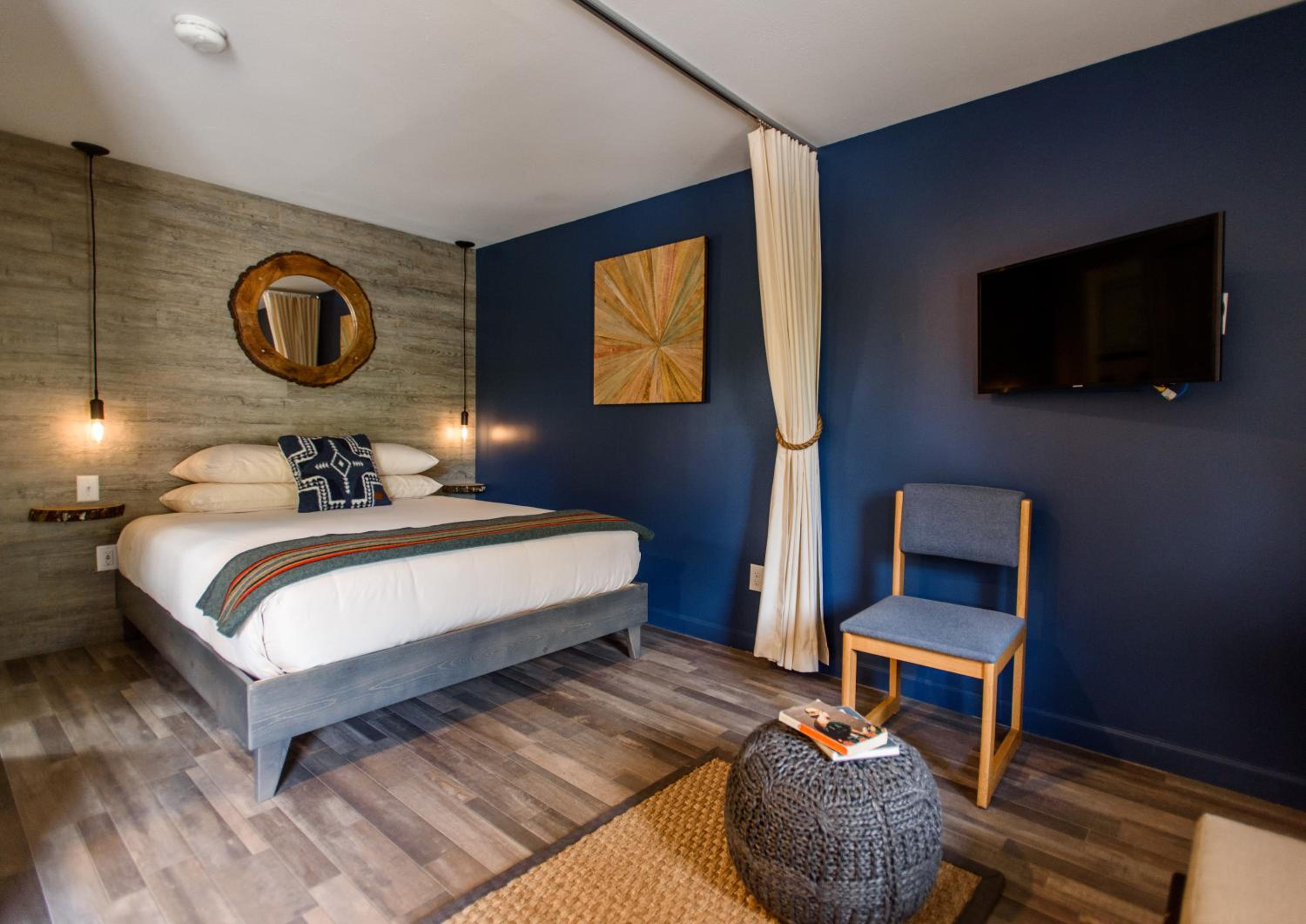 Deluxe Queen Room