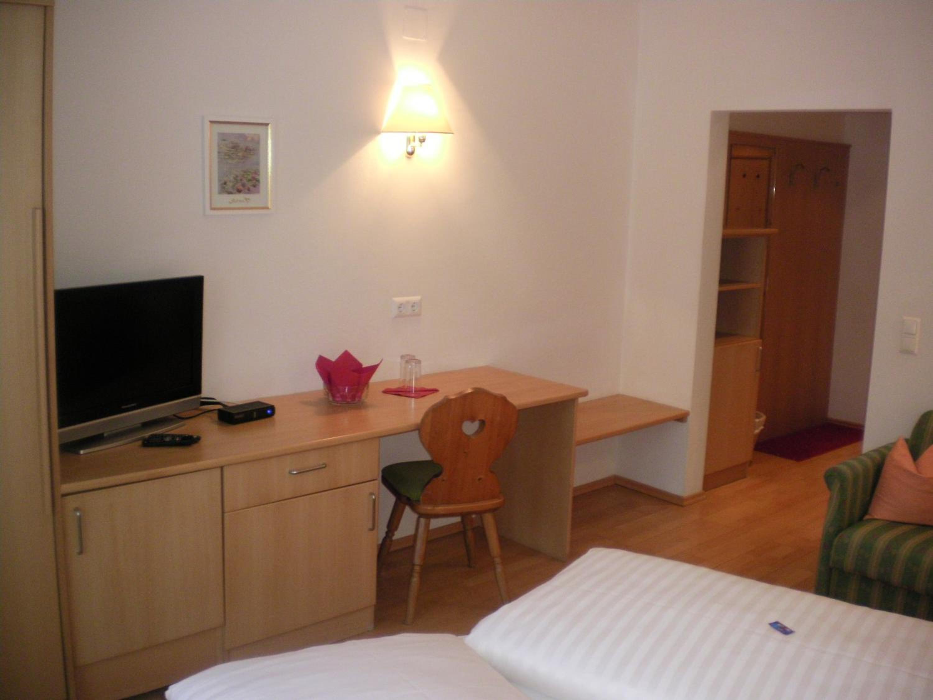 Double Room with Balcony and Lake View photo 2