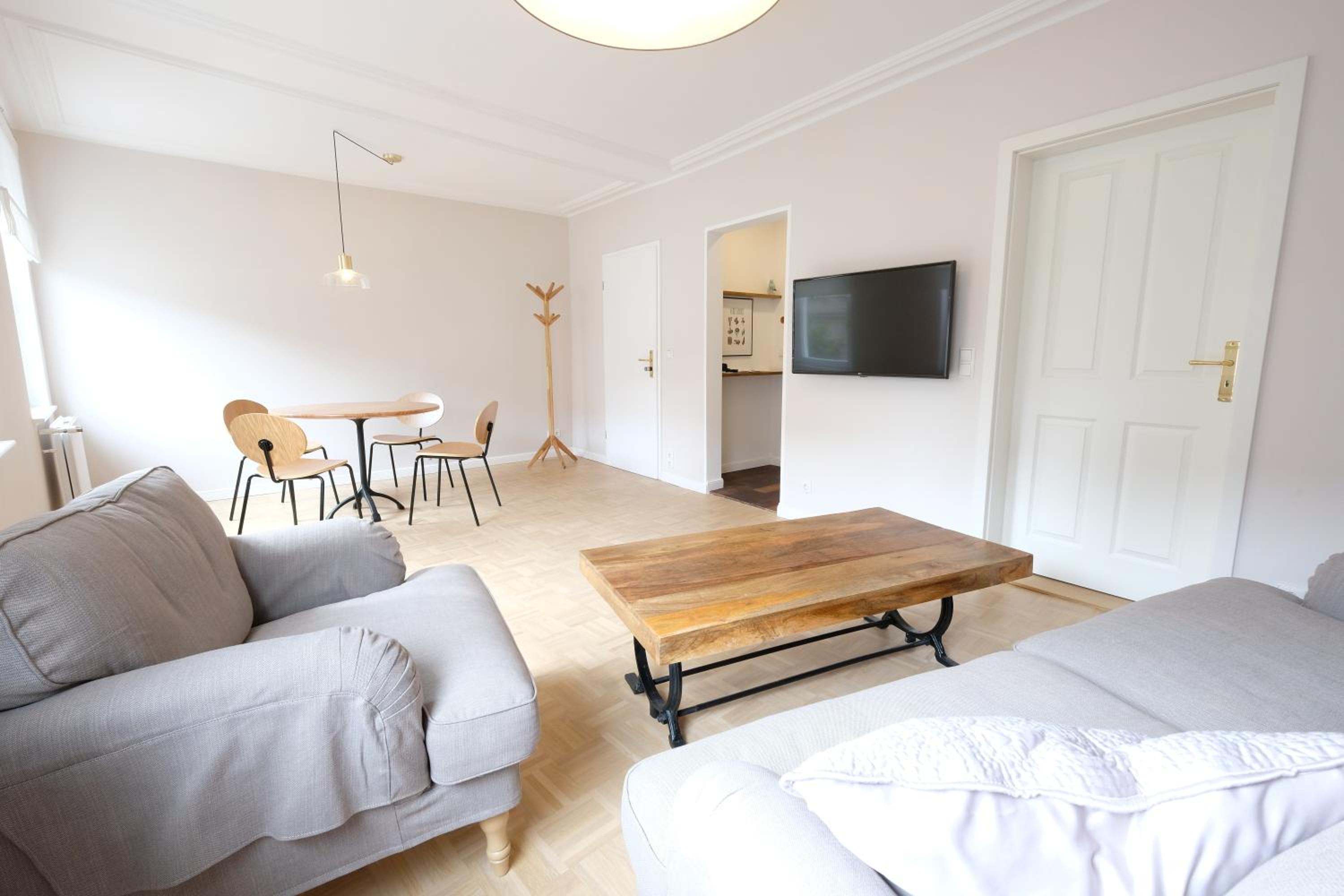 Two-Bedroom Apartment "Carl"