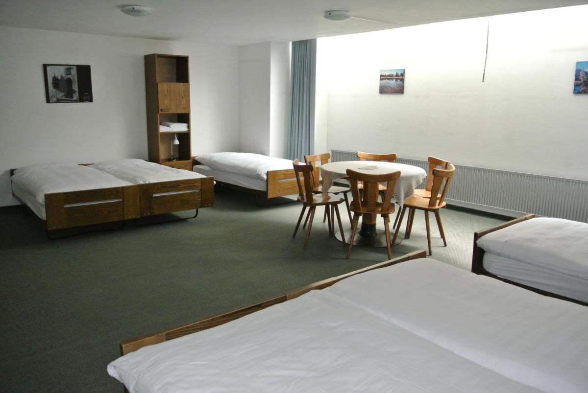 Sextuple Room with Shared Bathroom photo 2