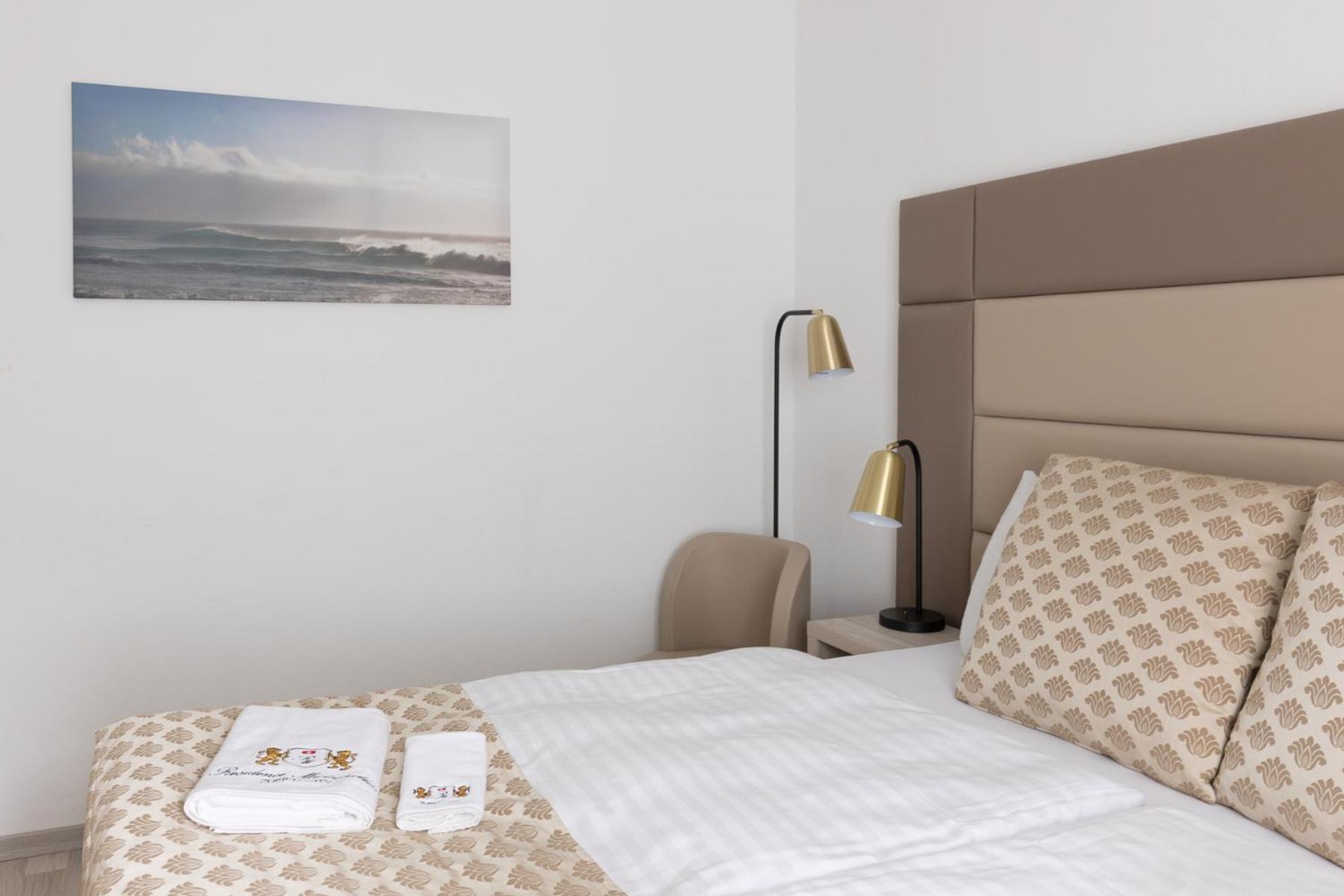 Deluxe Double Studio King size bed - Photo 13