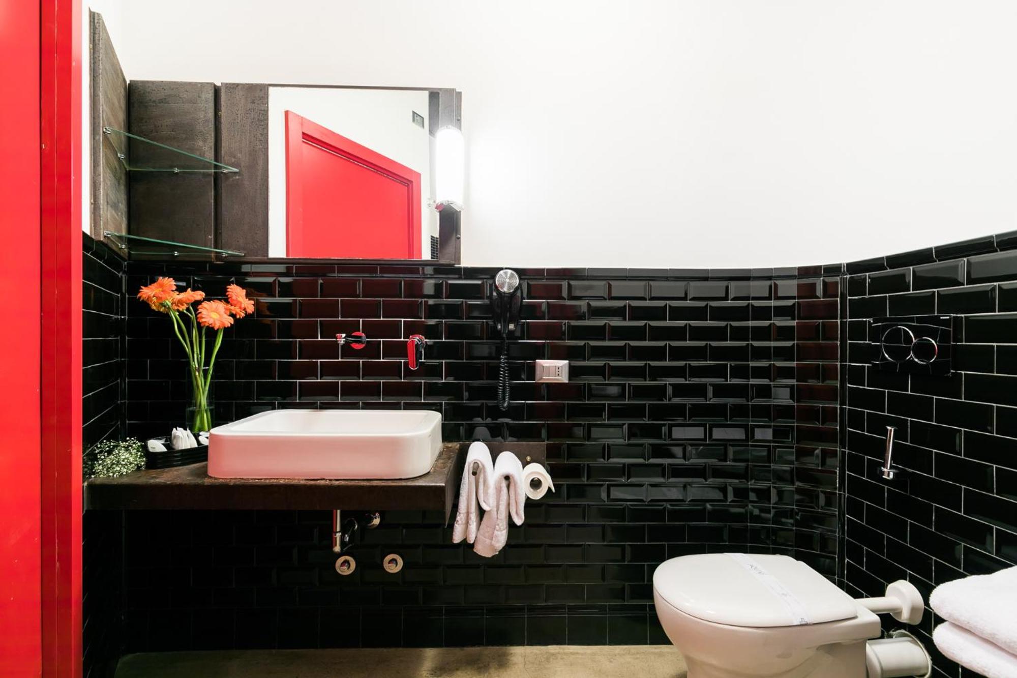 Design Standard Double or Twin Room with High Window photo 3