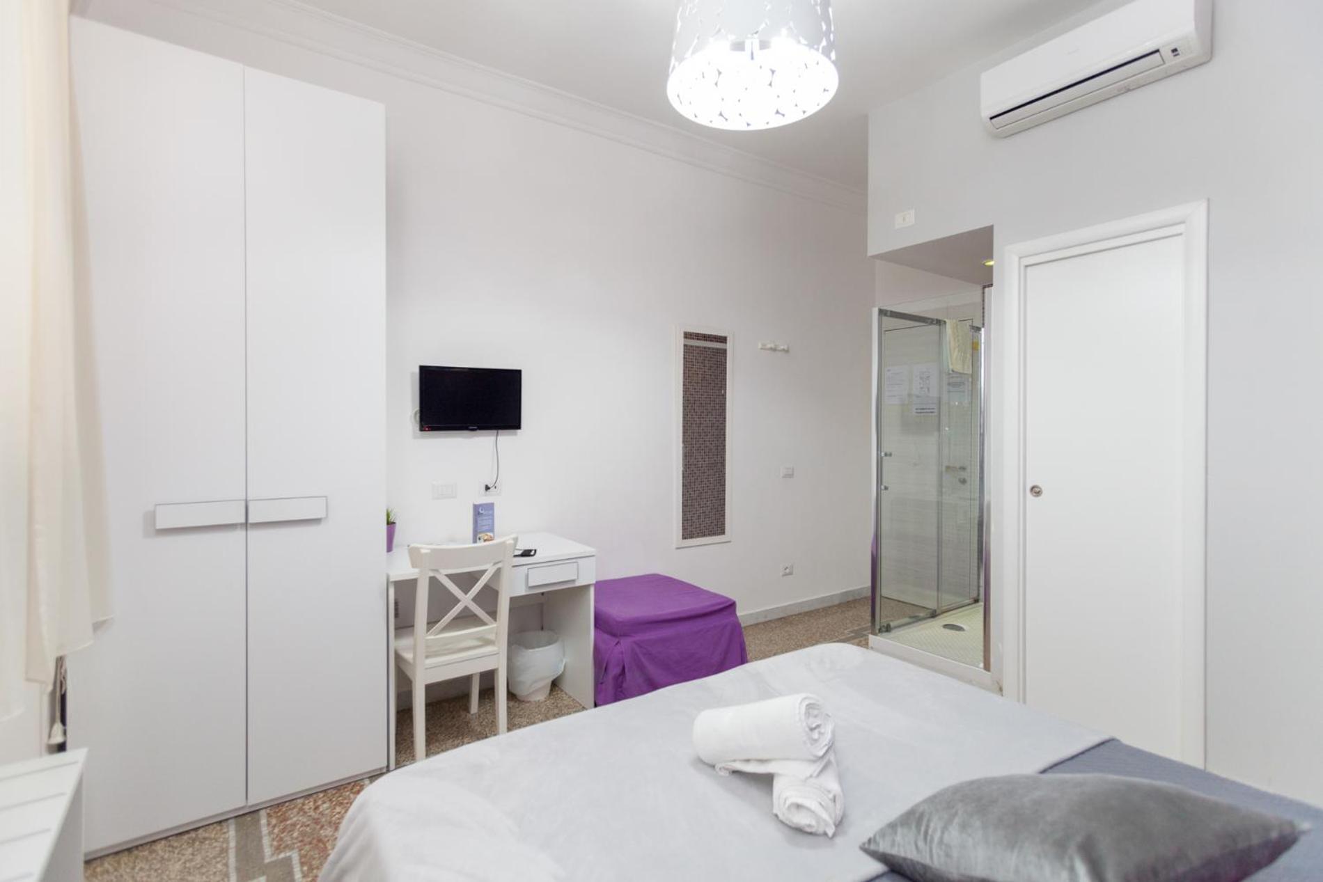 Double Room with Private Bathroom photo 3