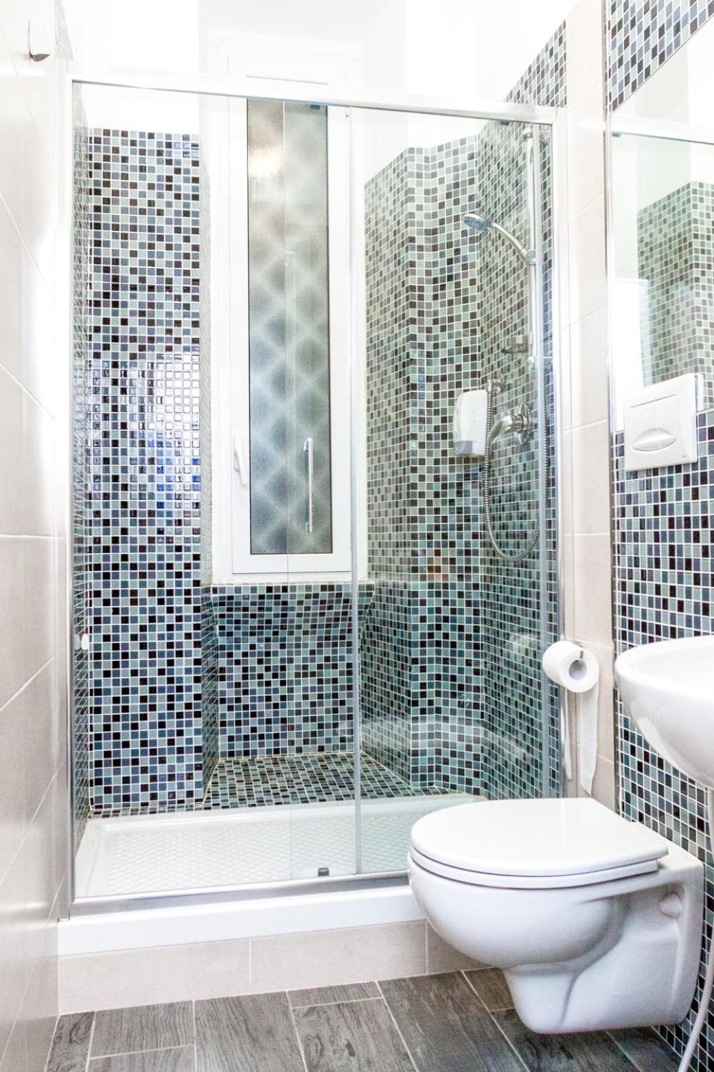 Double or Twin Room with Private Bathroom photo 3