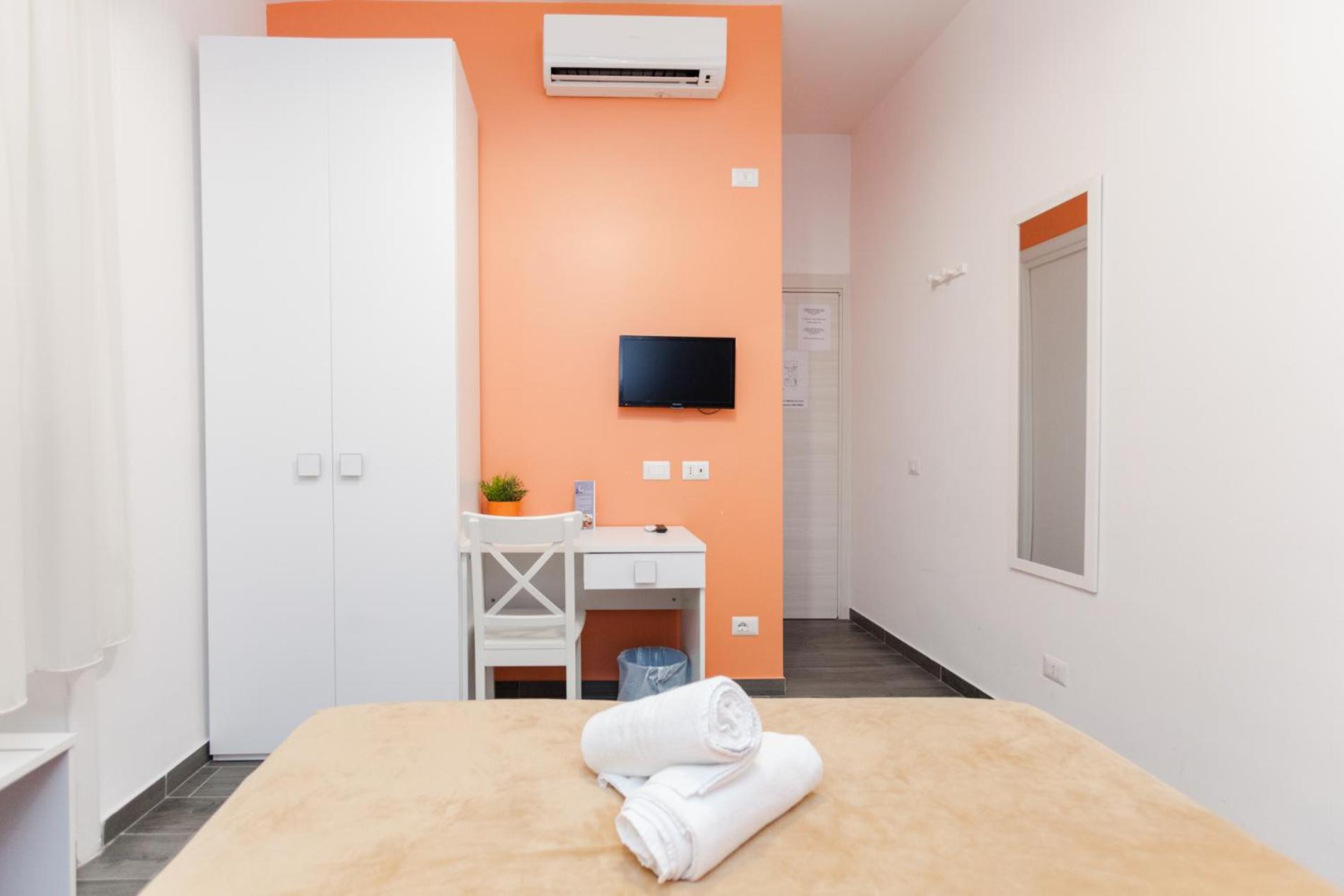 Double or Twin Room with Private Bathroom photo 2