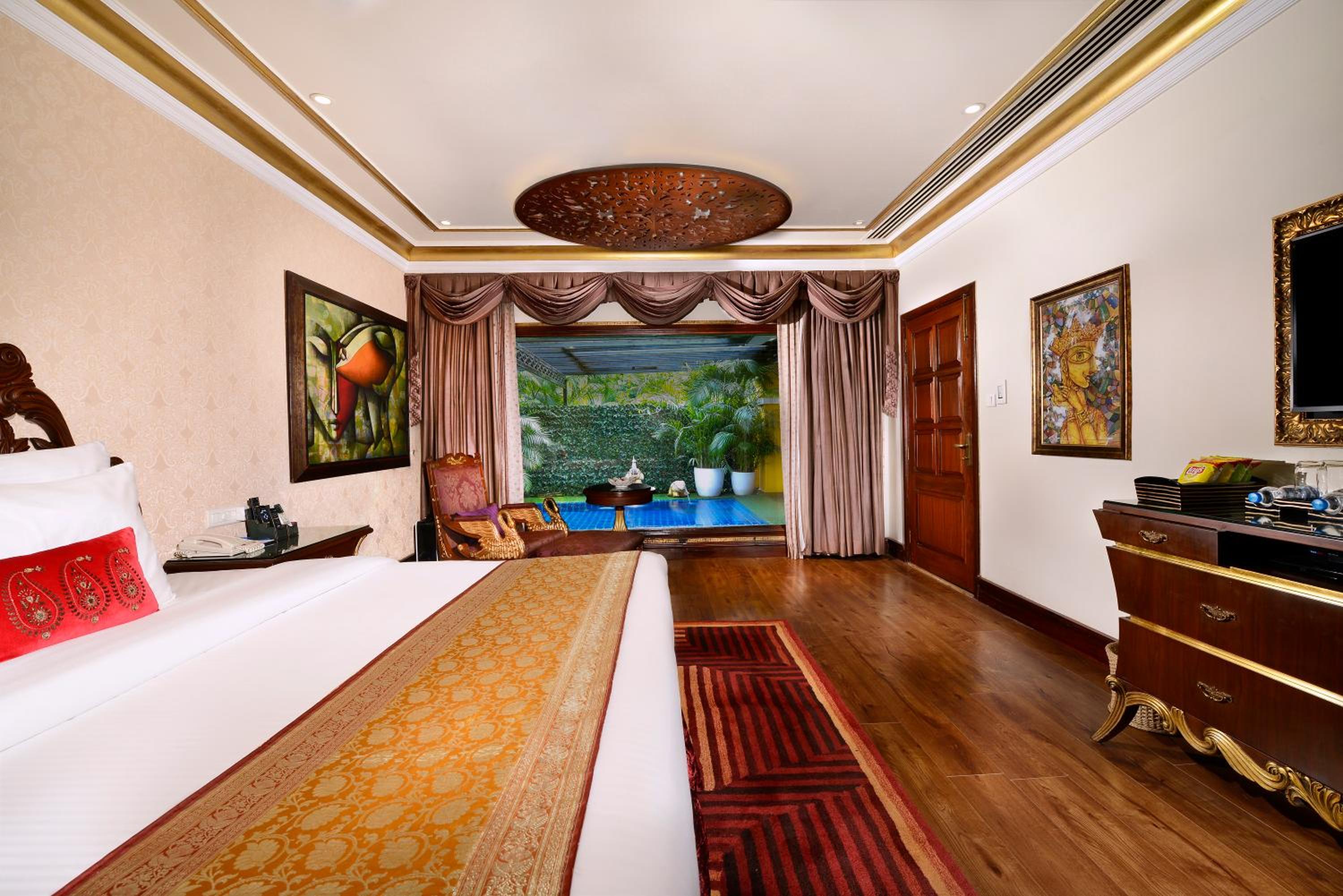 Royal Villa  - 10% Discount on Foods & Soft Beverages* | 15% Discounts on Laundry Services* | INR 500 spa credit during your stay on selective Massage services. TnC Apply.* | Free Mini-bar - 2 cans of soft Beverages (Once on Arrival) - Photo 2