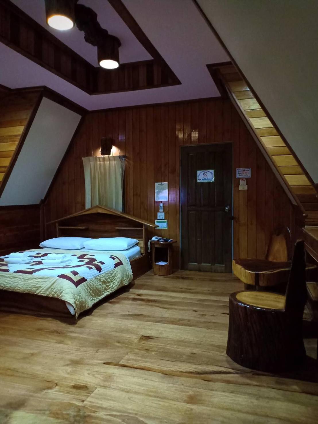 Large Double Room - Photo 1