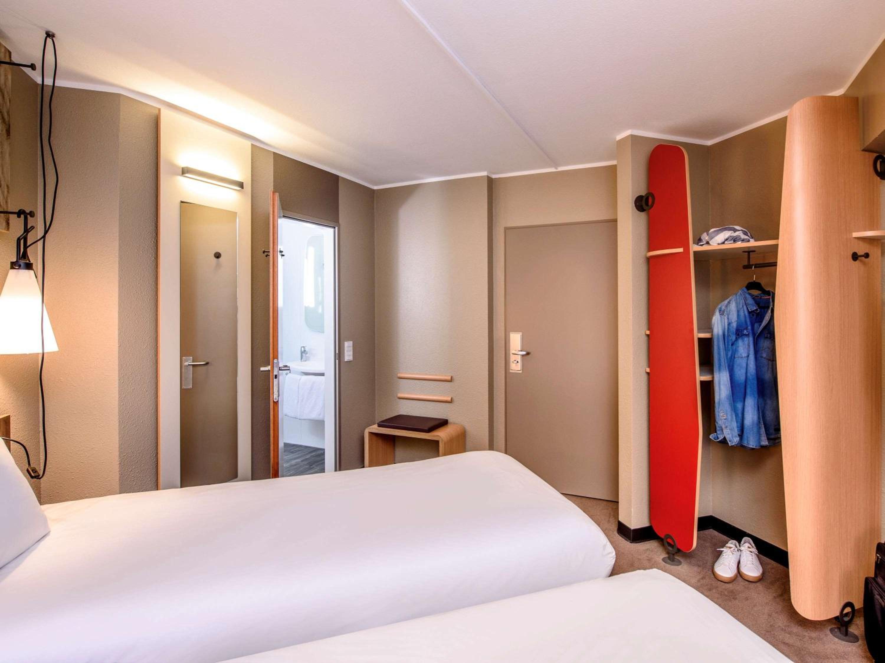 Standard Twin Room - Photo 4