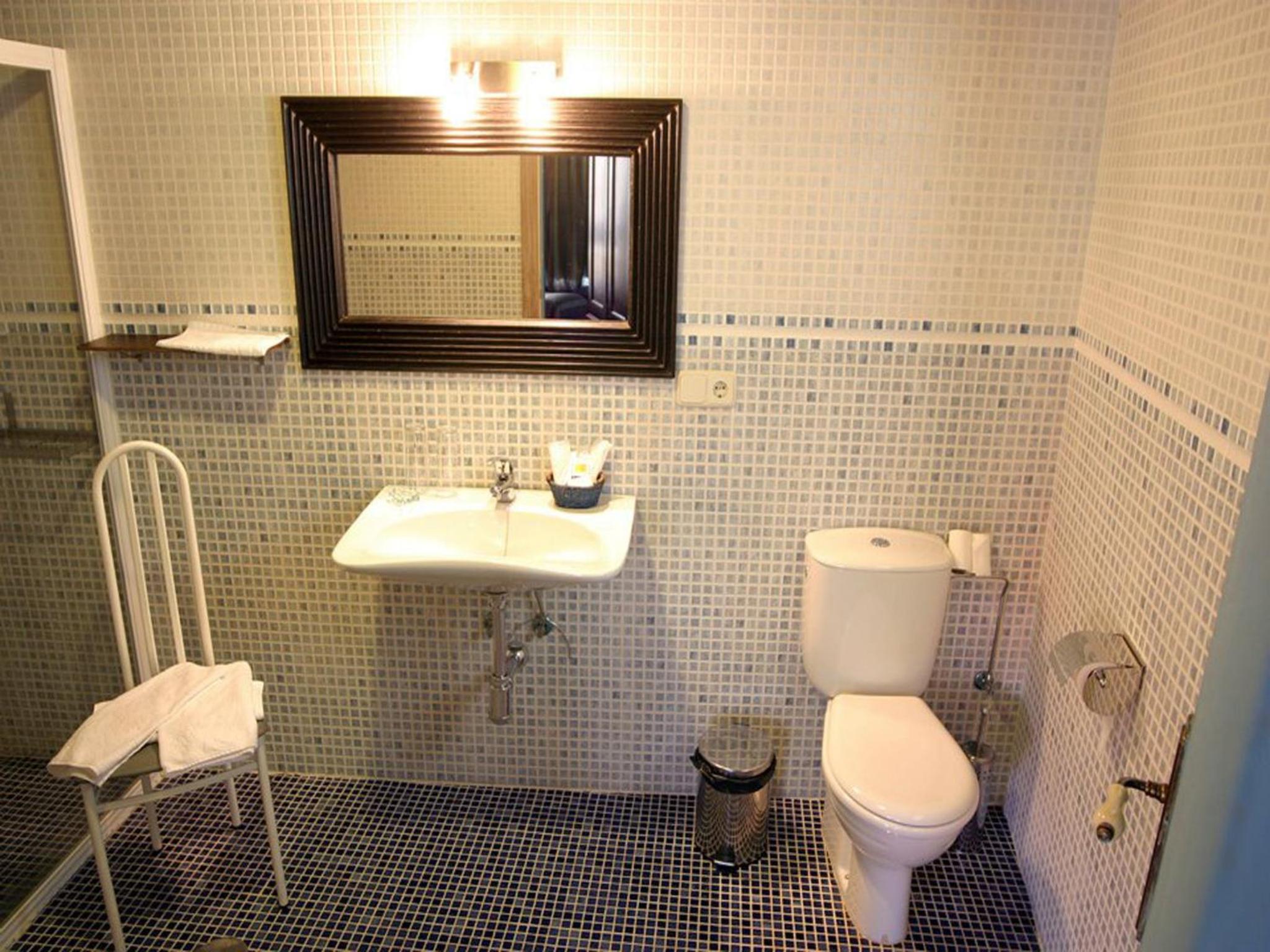 Double or Twin Room - Photo 7