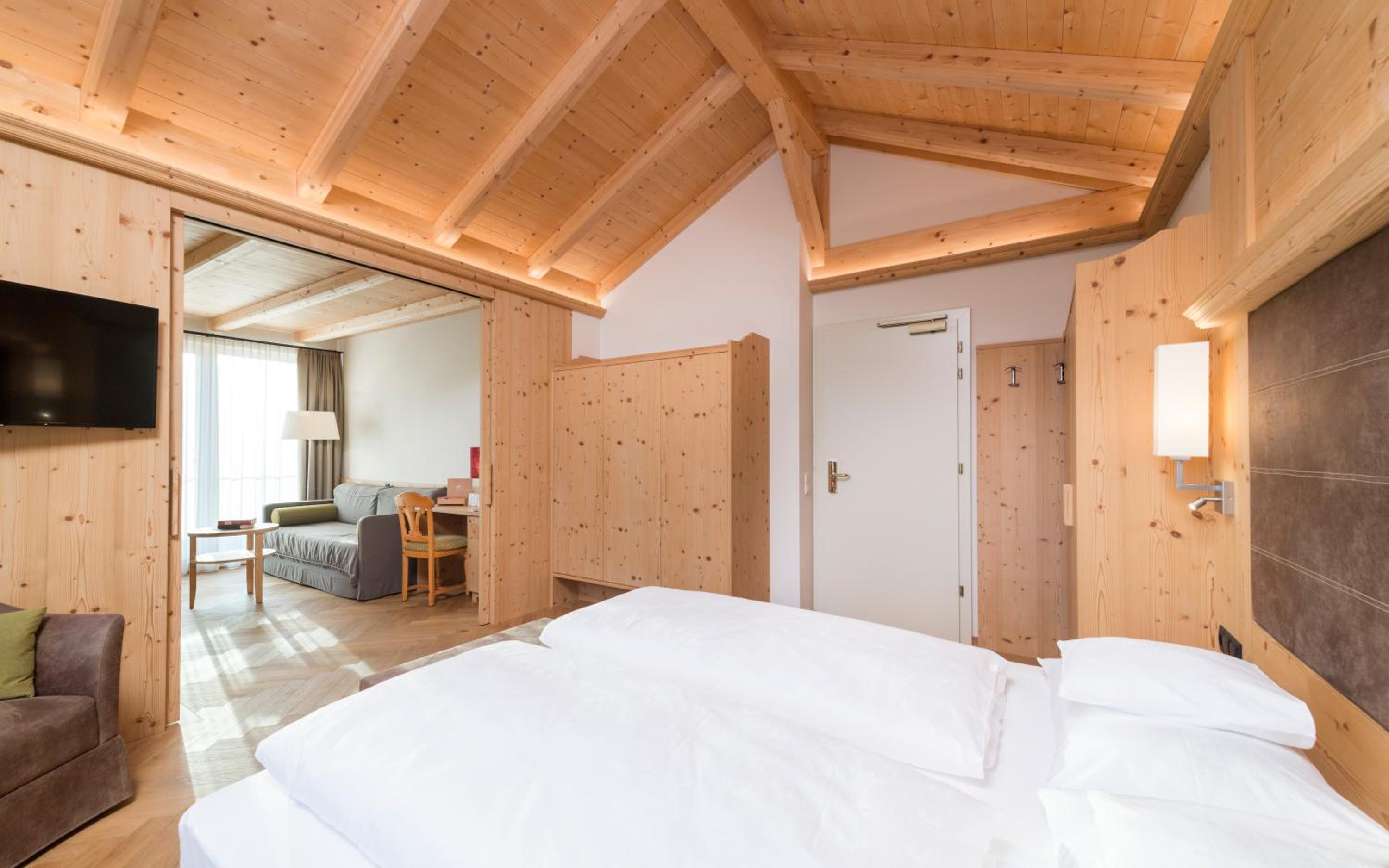 Junior Suite with Mountain View photo 2