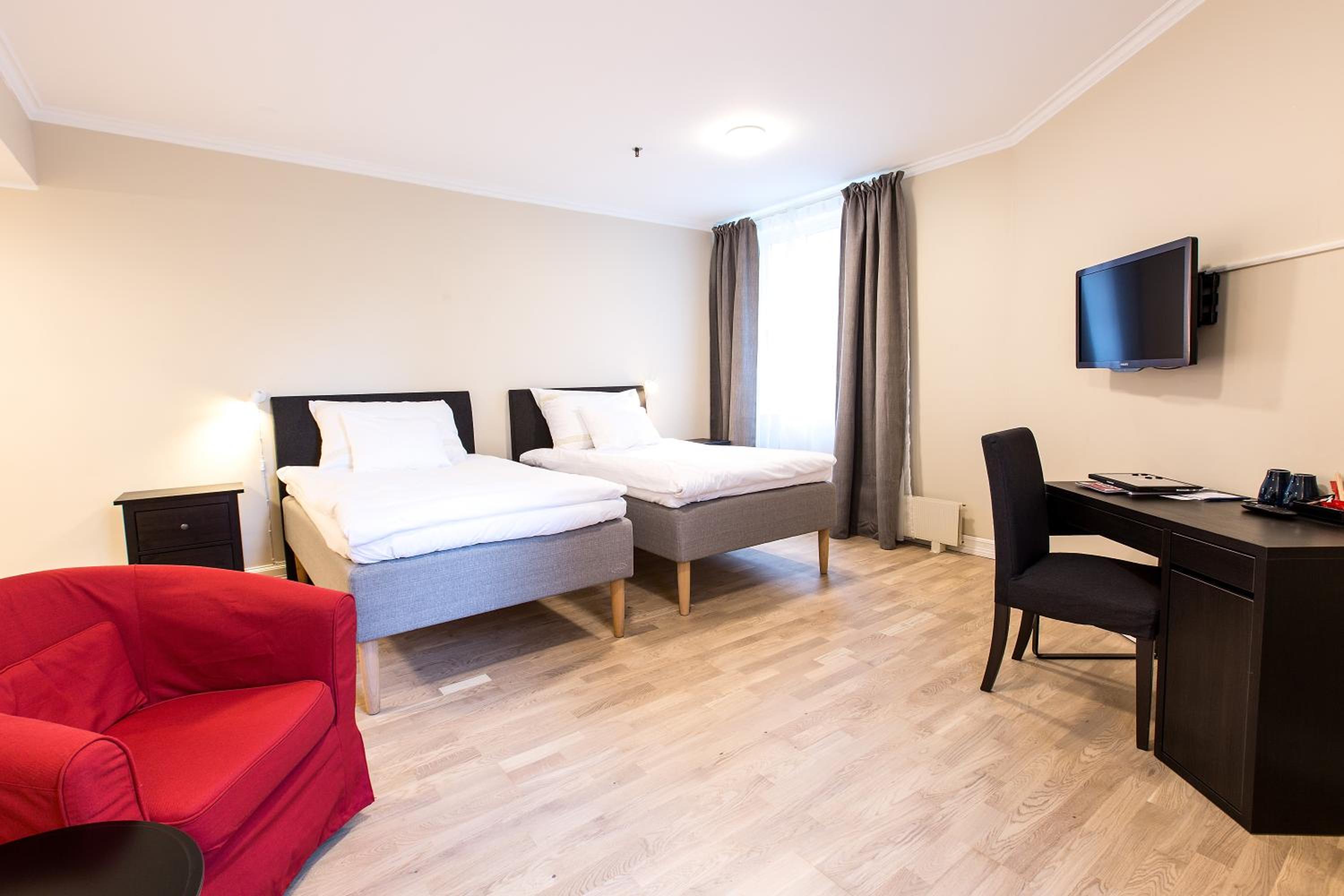 Standard Twin Room - Photo 10