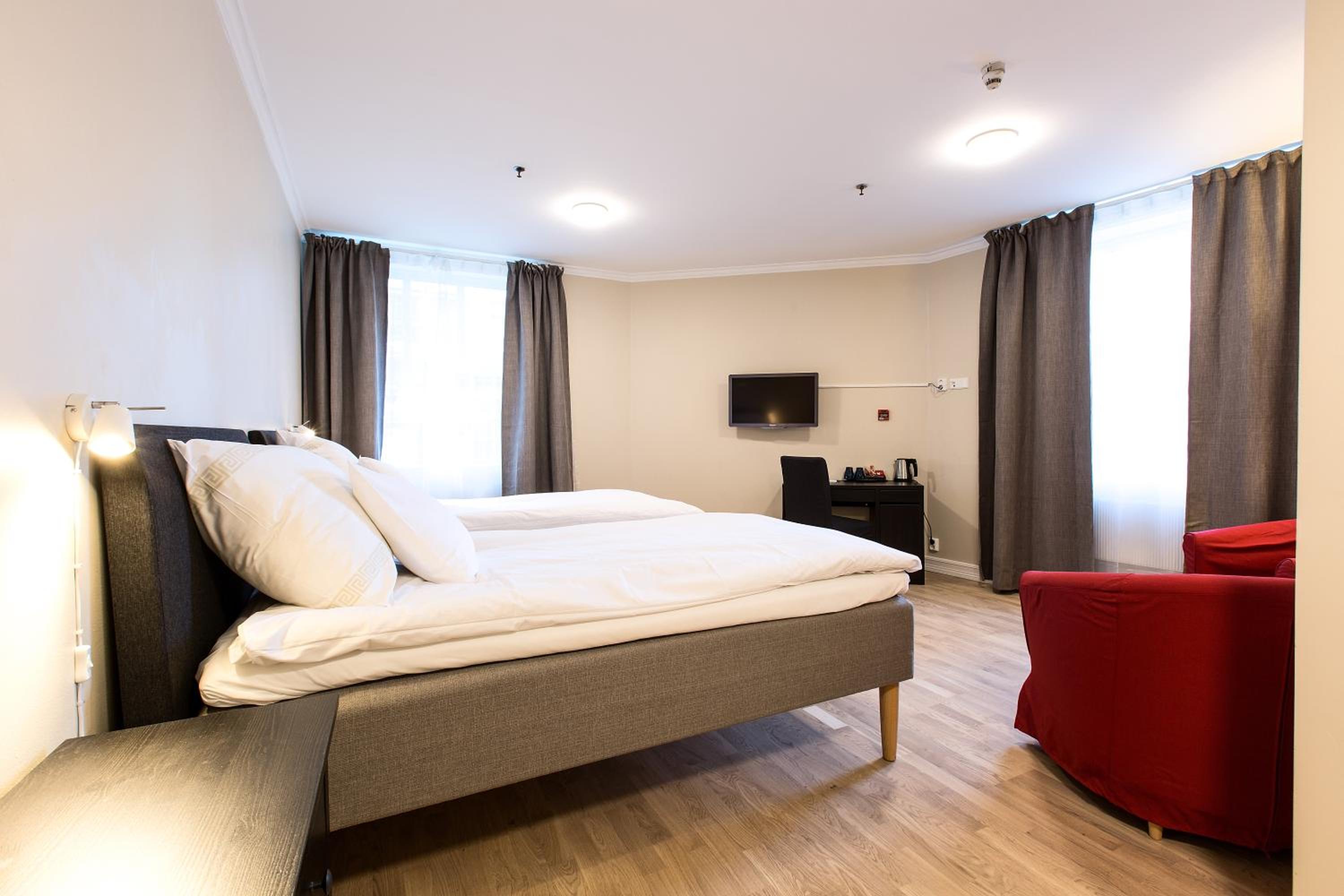 Standard Twin Room - Photo 9