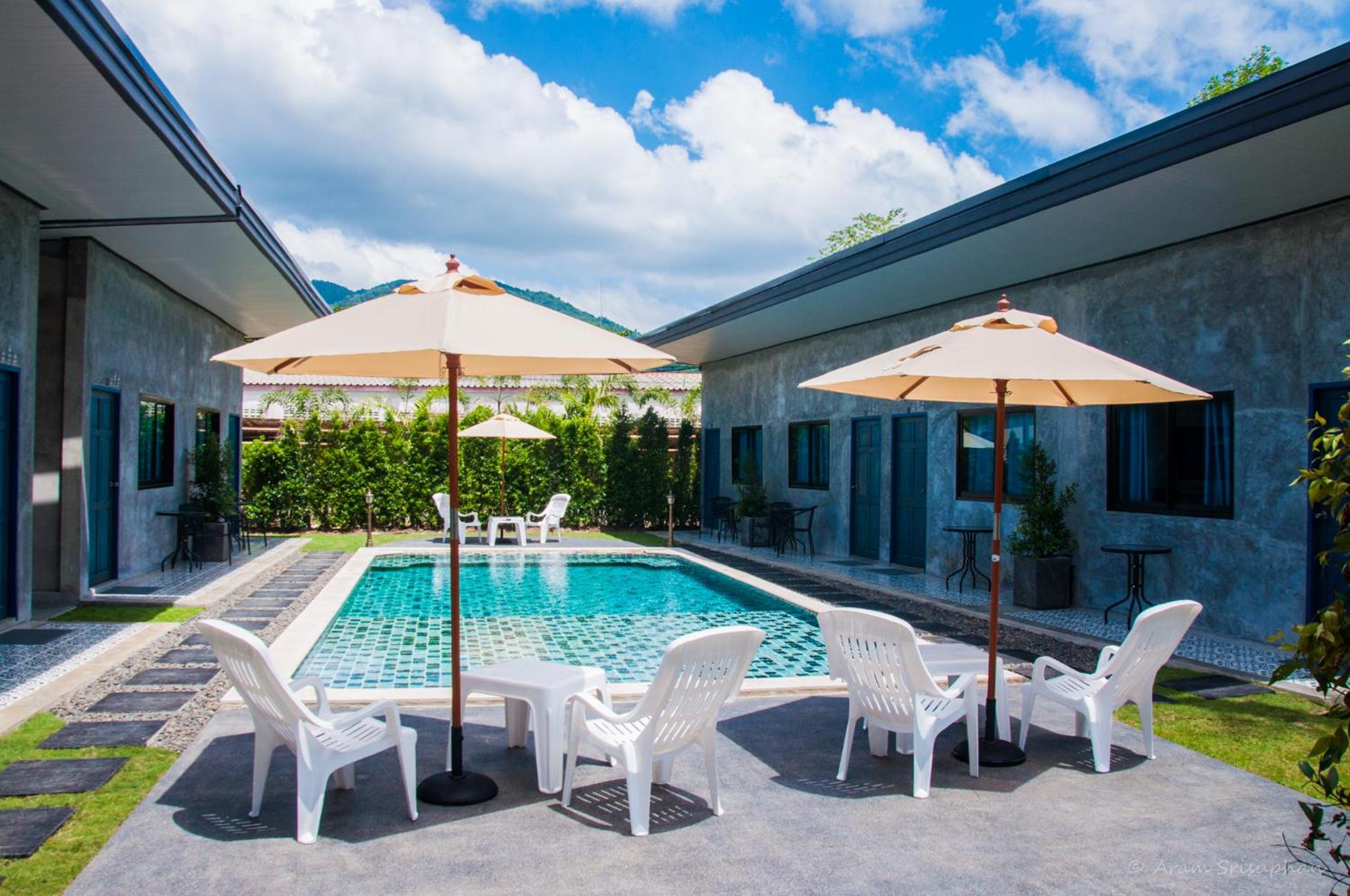 King Room with Pool View - Photo 42