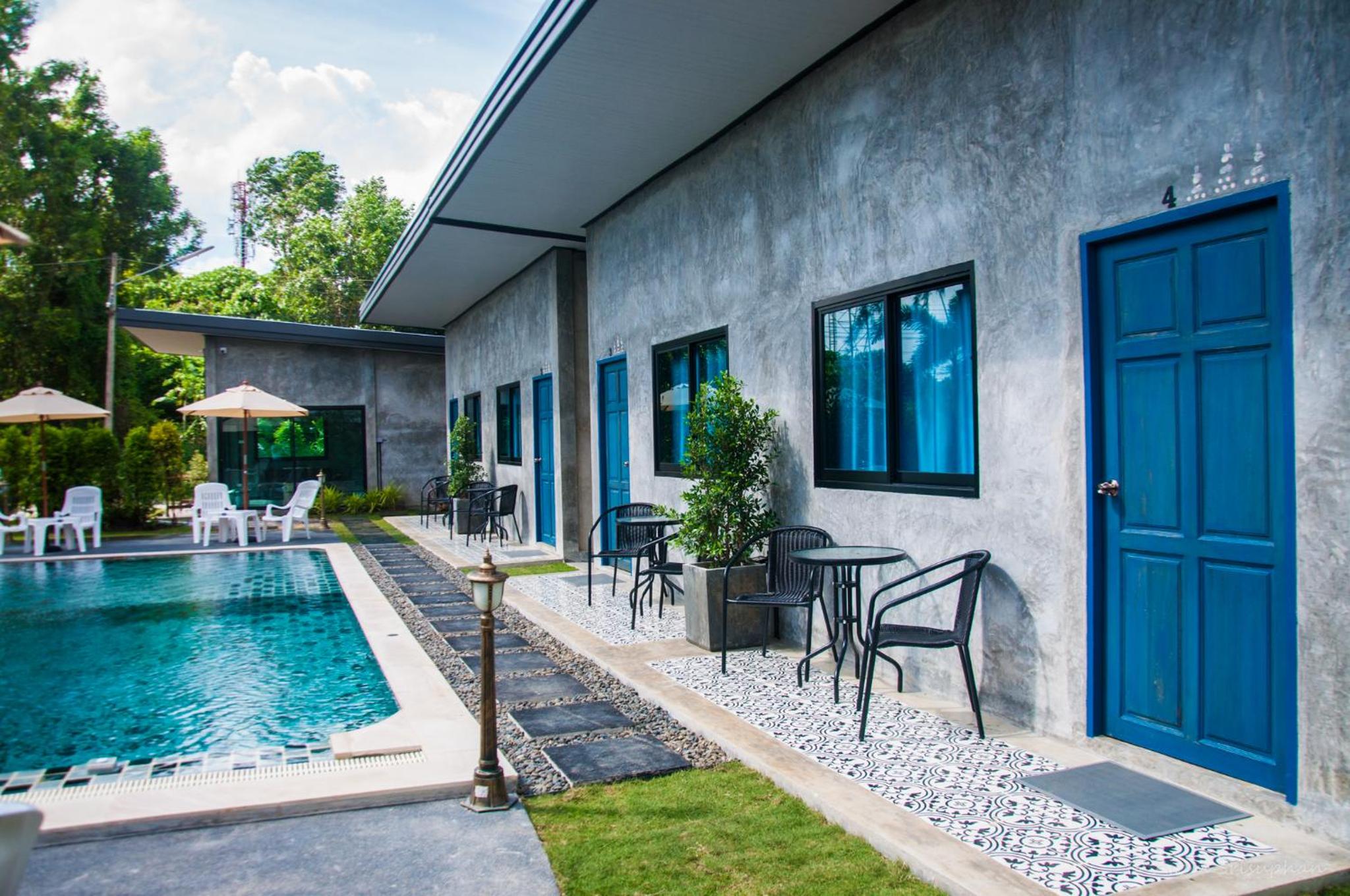 King Room with Pool View - Photo 40