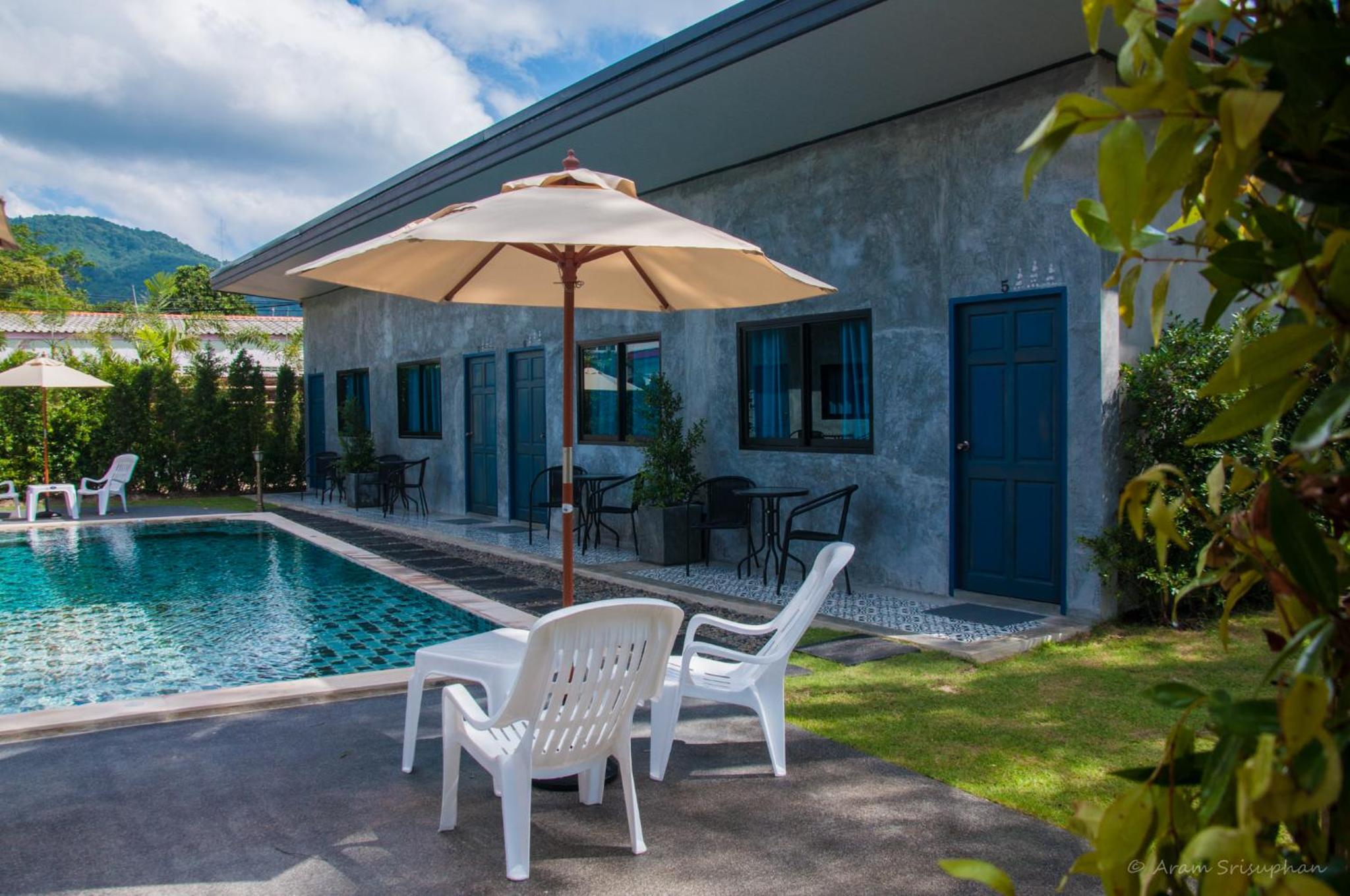 King Room with Pool View - Photo 8