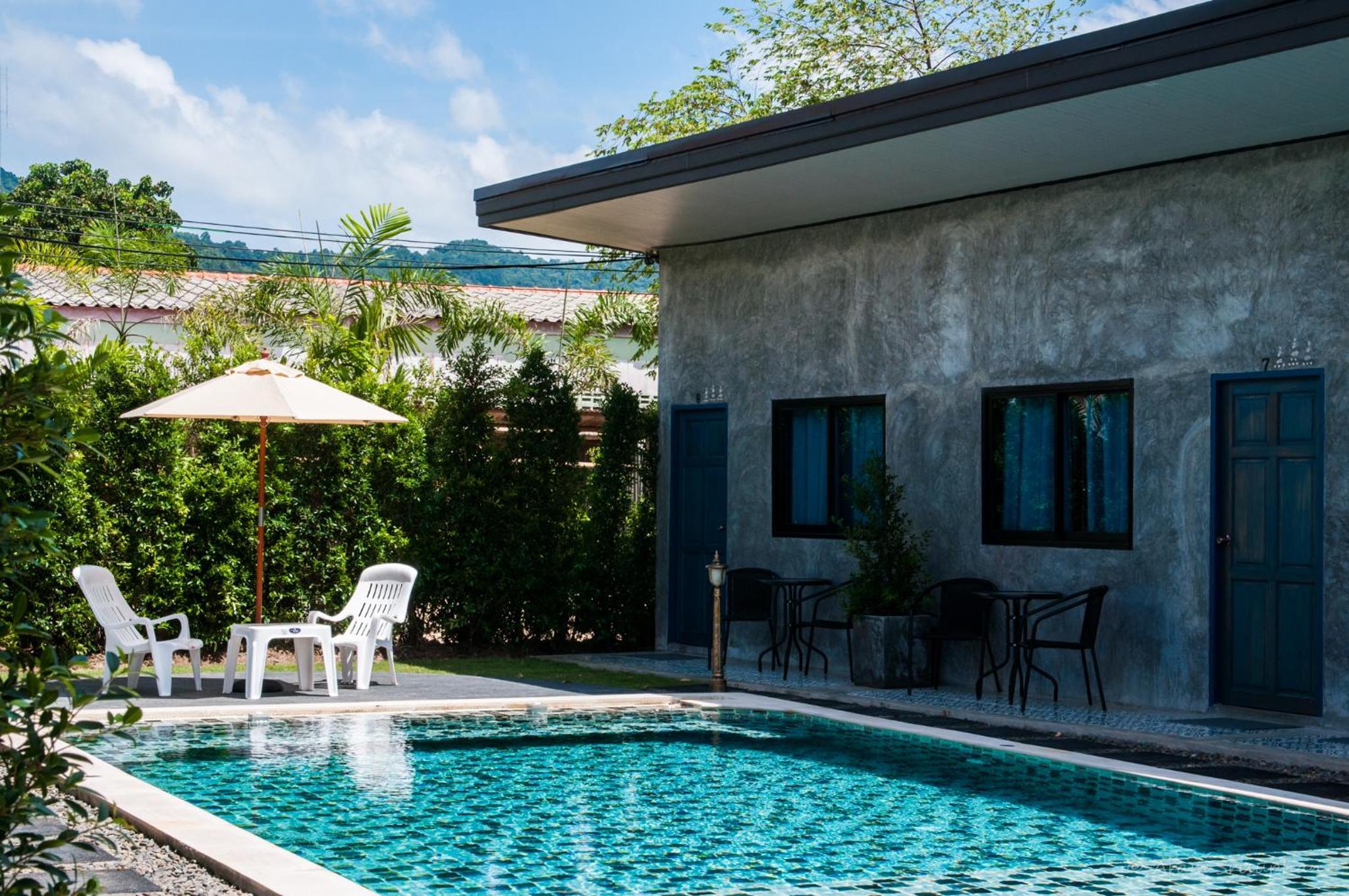 King Room with Pool View - Photo 6