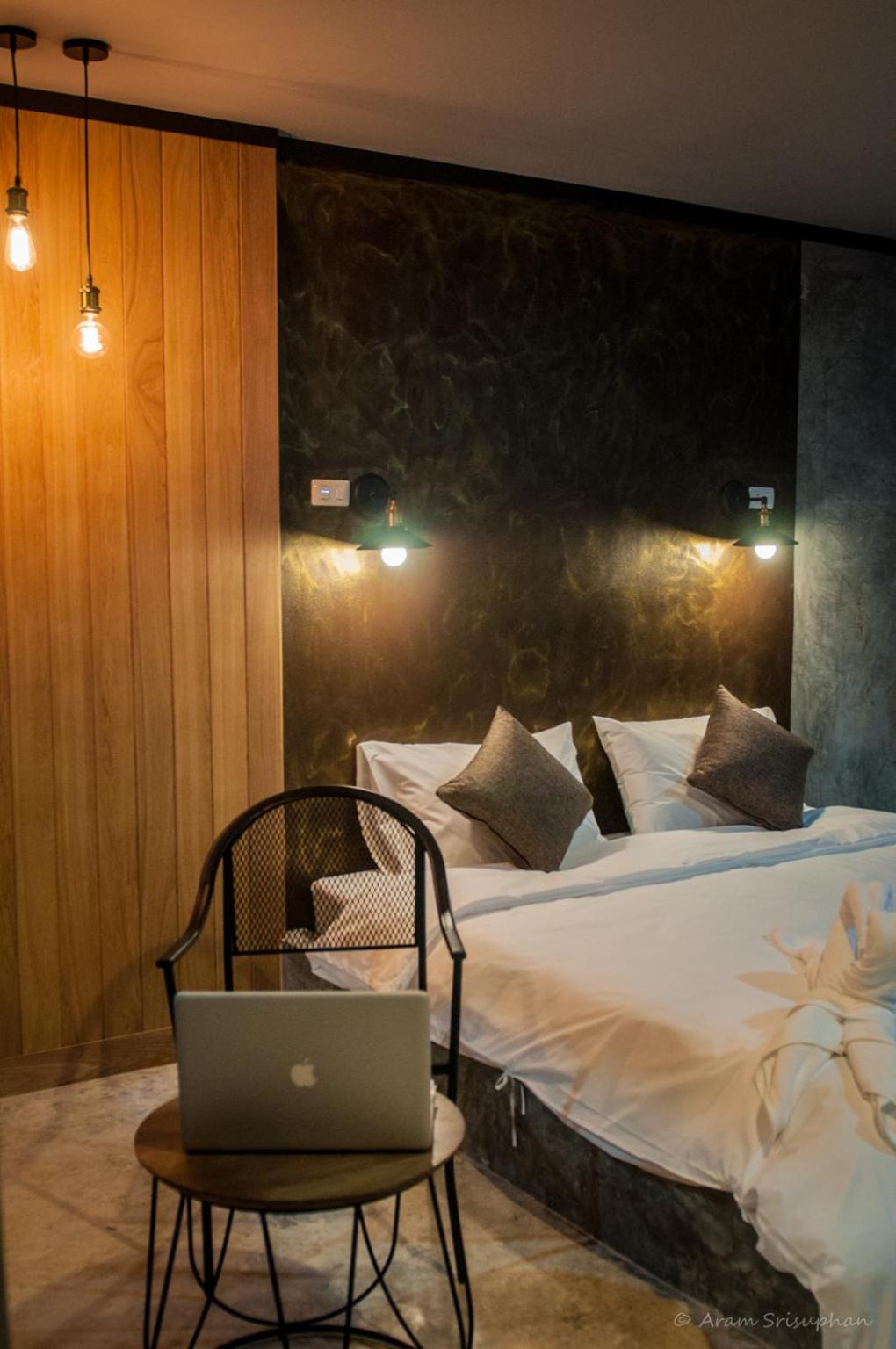 King Room with Pool View - Photo 4