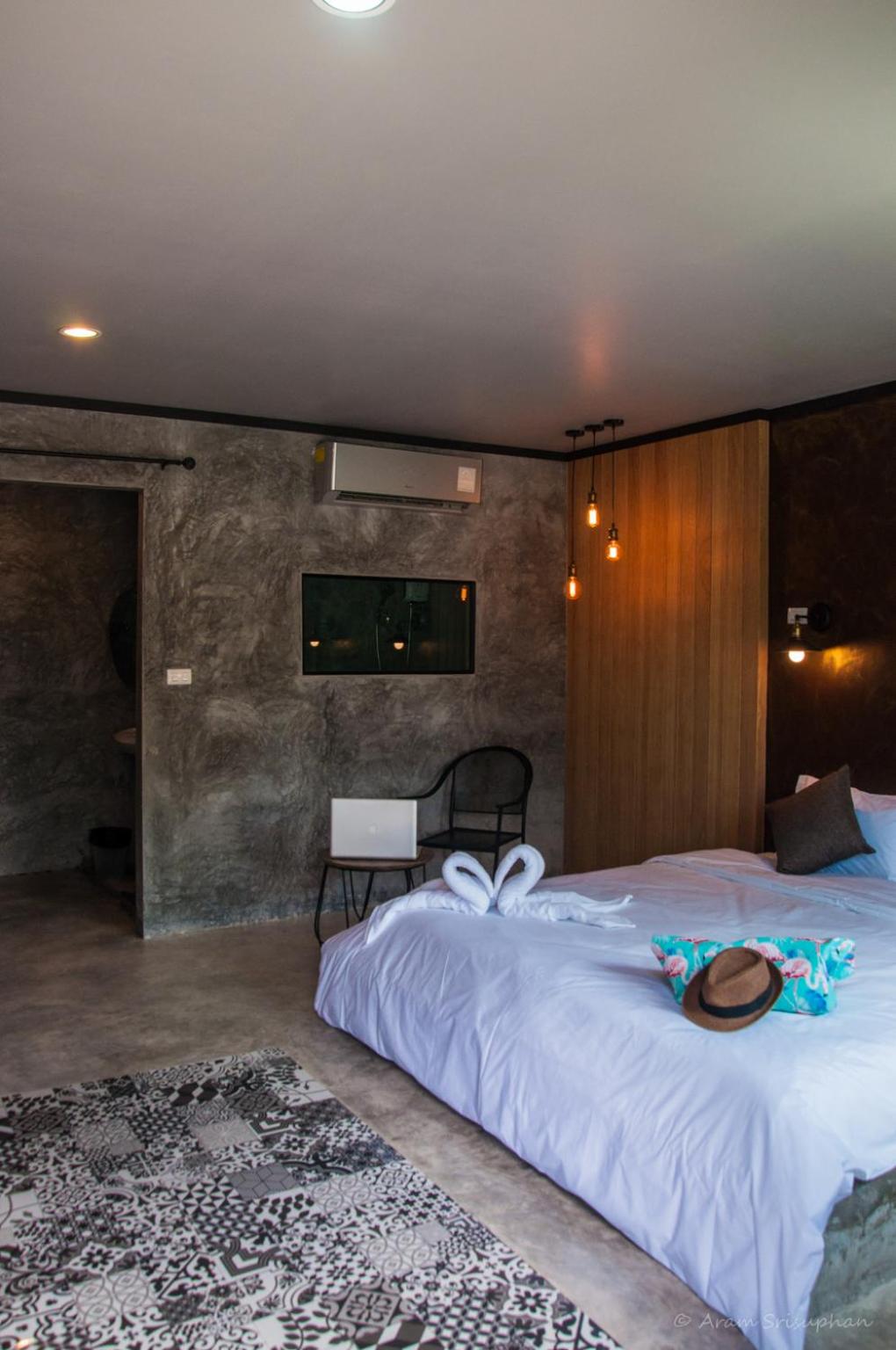 King Room with Pool View - Photo 56