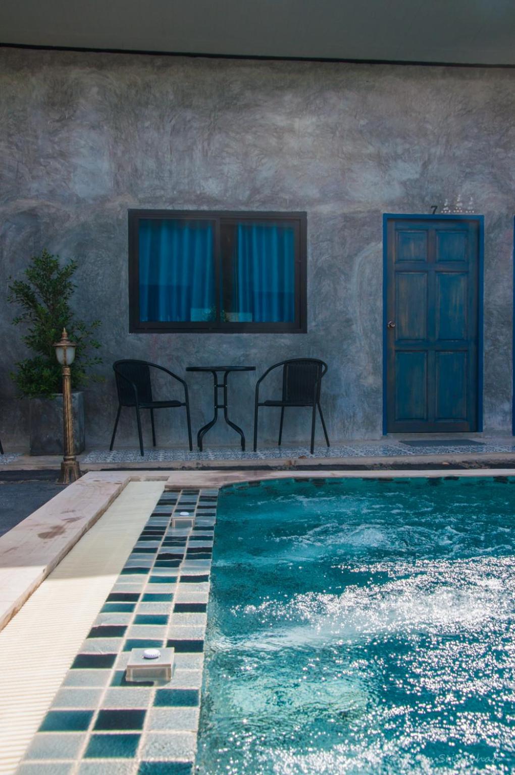 King Room with Pool View - Photo 3