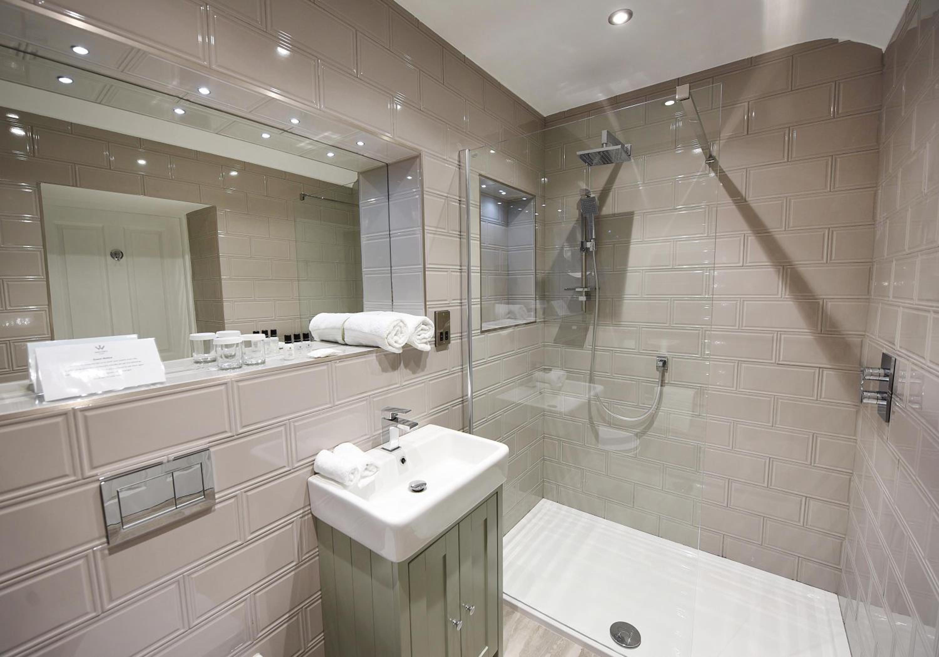 Deluxe King Room - Photo 2