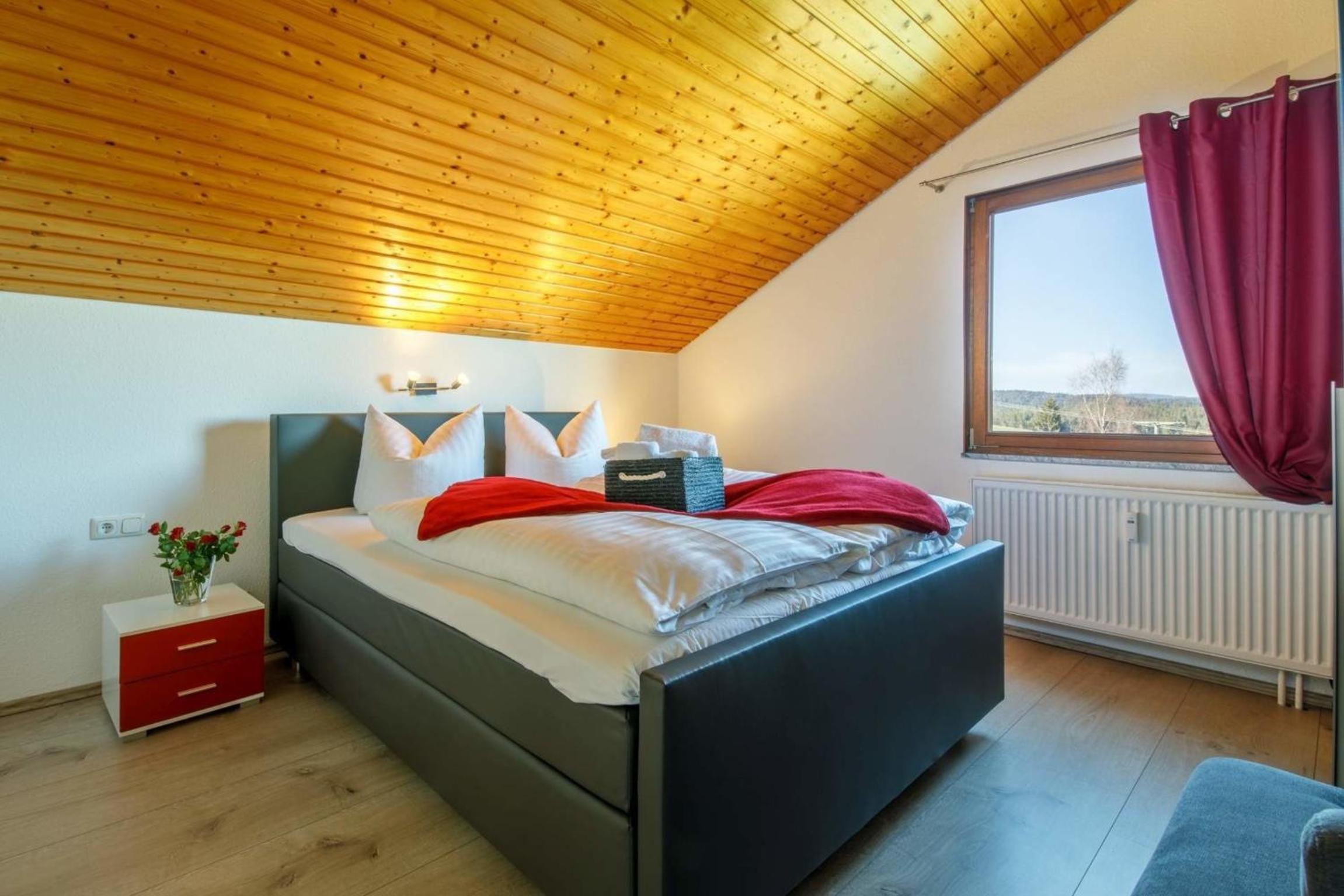 Six-Bedroom House photo 1