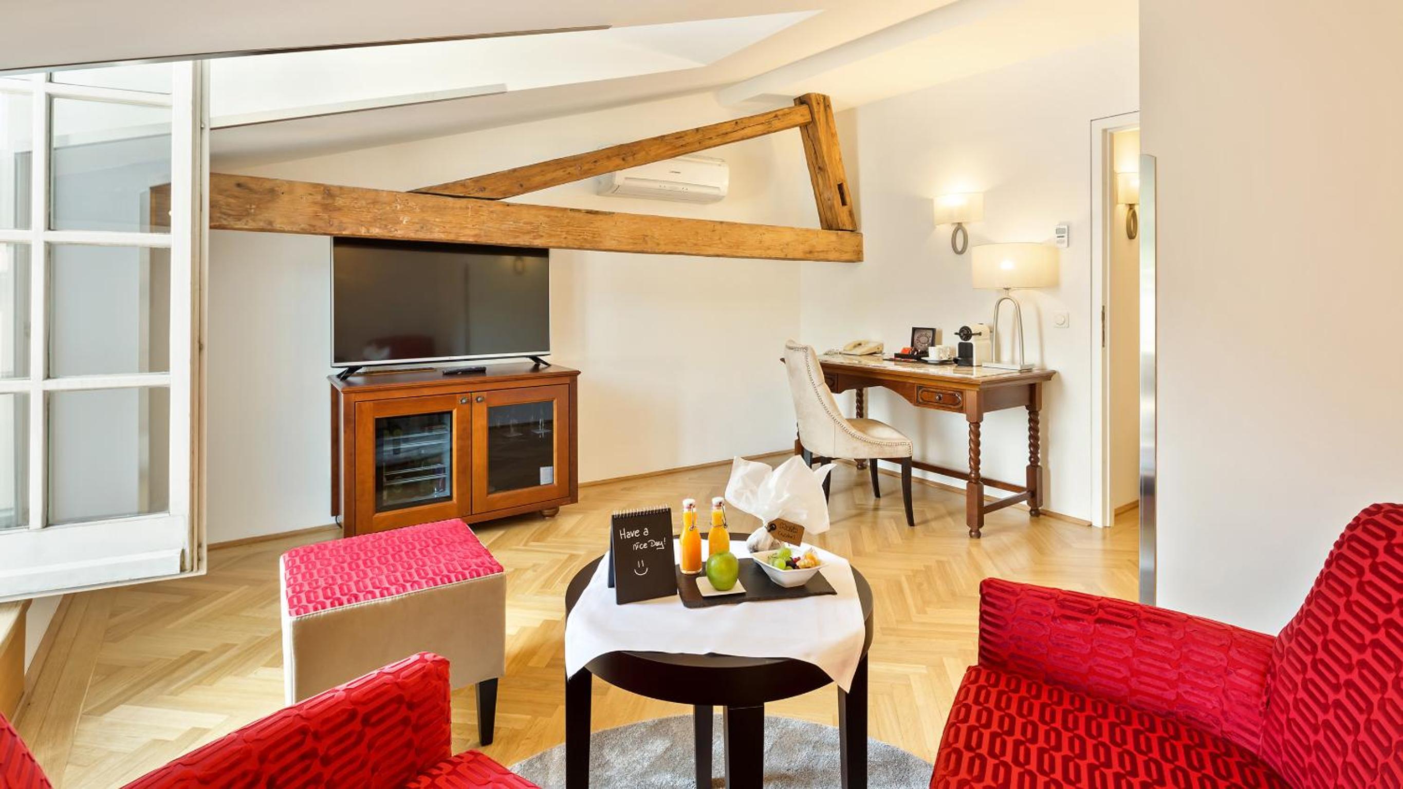 One-Bedroom Suite - Photo 10