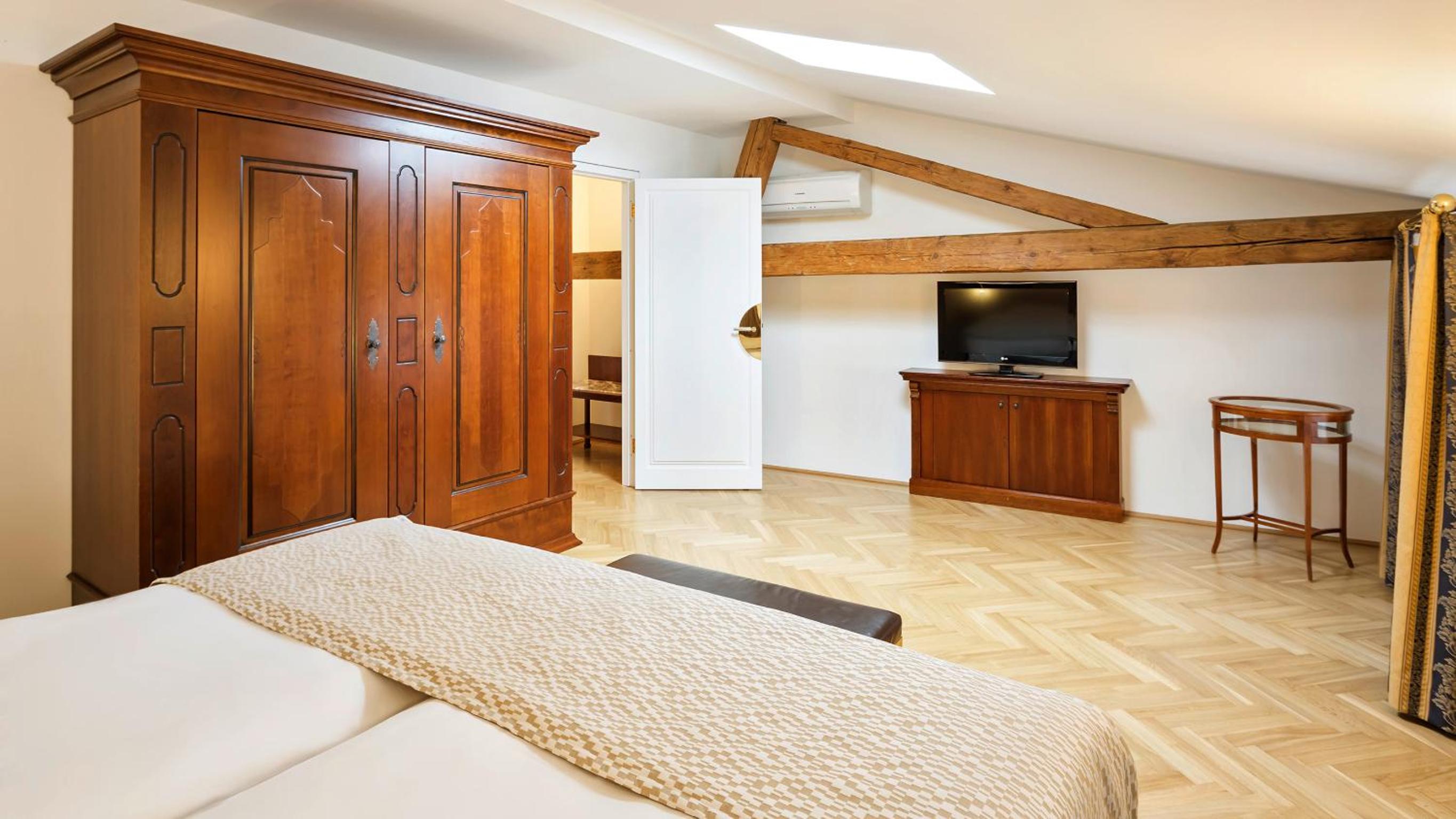 One-Bedroom Suite - Photo 14