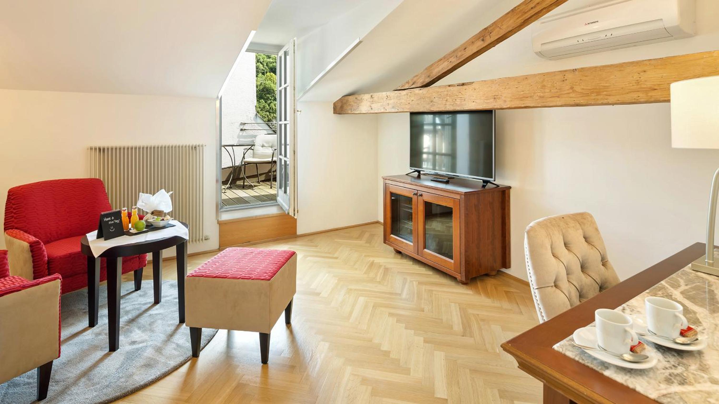 One-Bedroom Suite - Photo 12