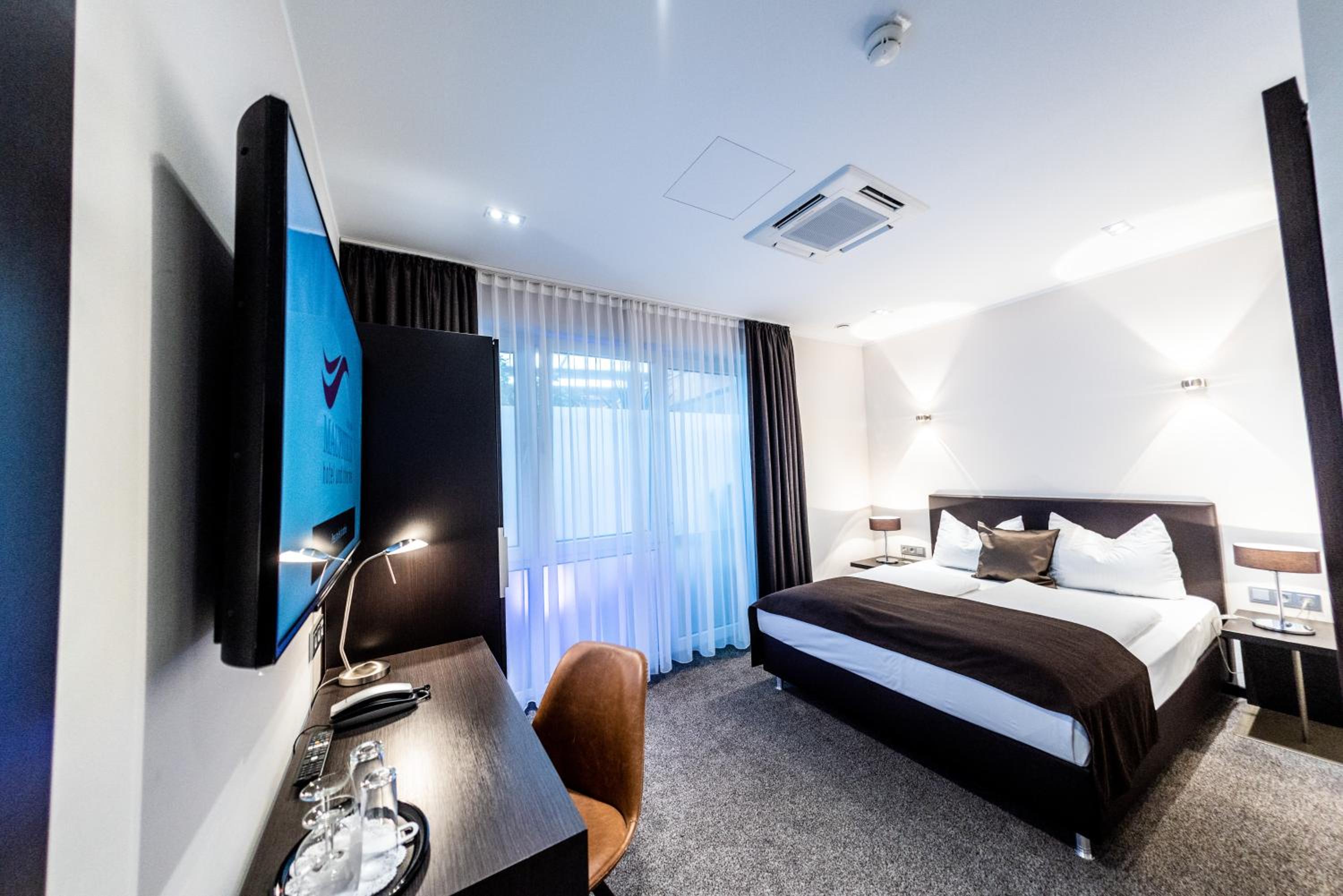 Standard Double or Twin Room - Photo 8