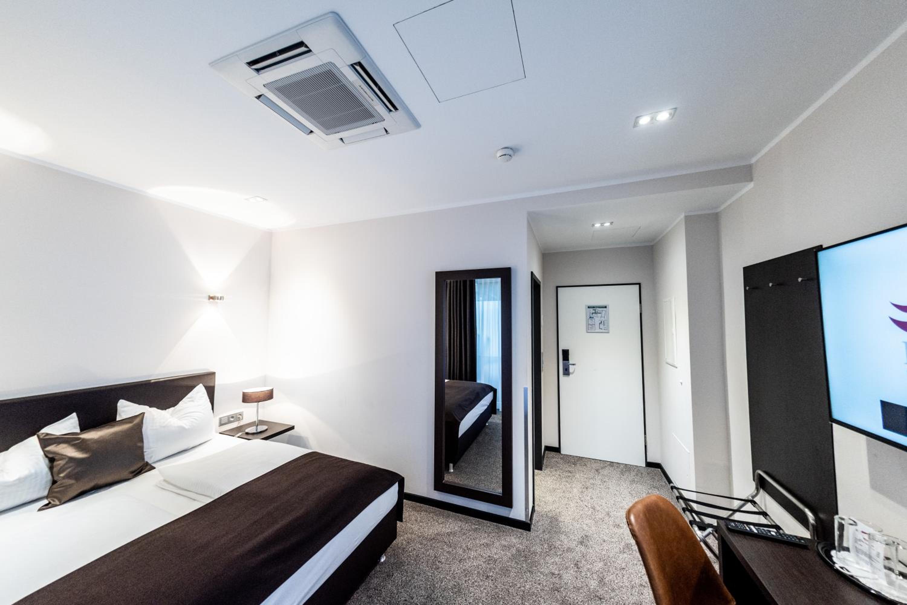 Standard Double or Twin Room - Photo 15