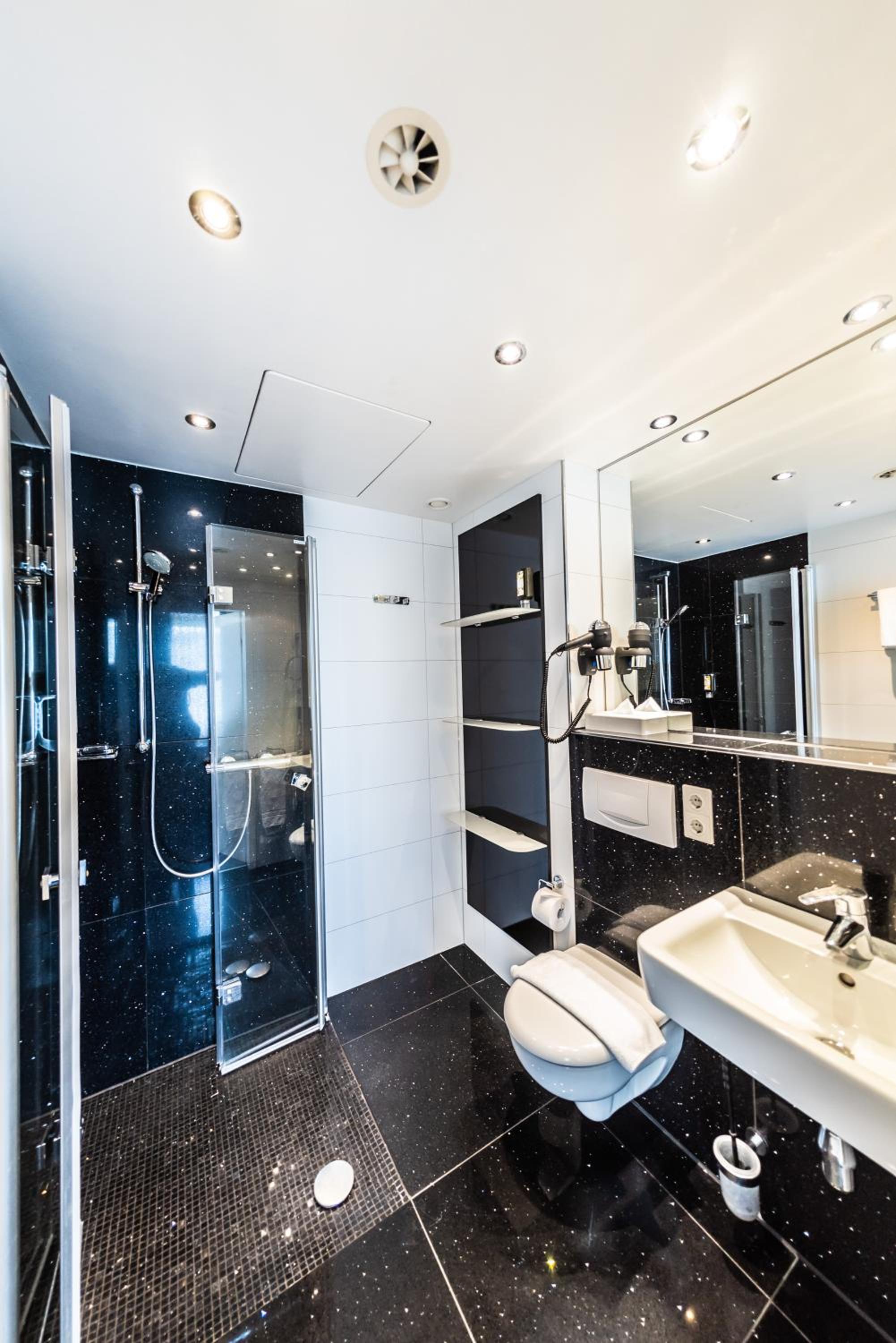 Standard Double or Twin Room - Photo 6