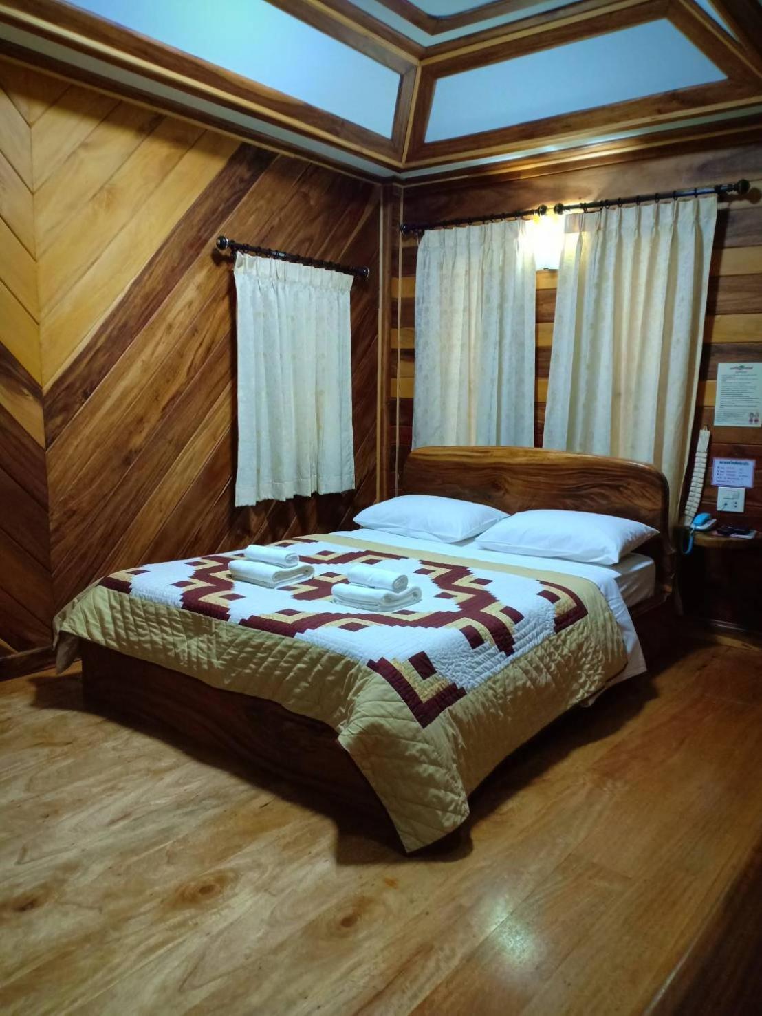 Large Double Room - Photo 6