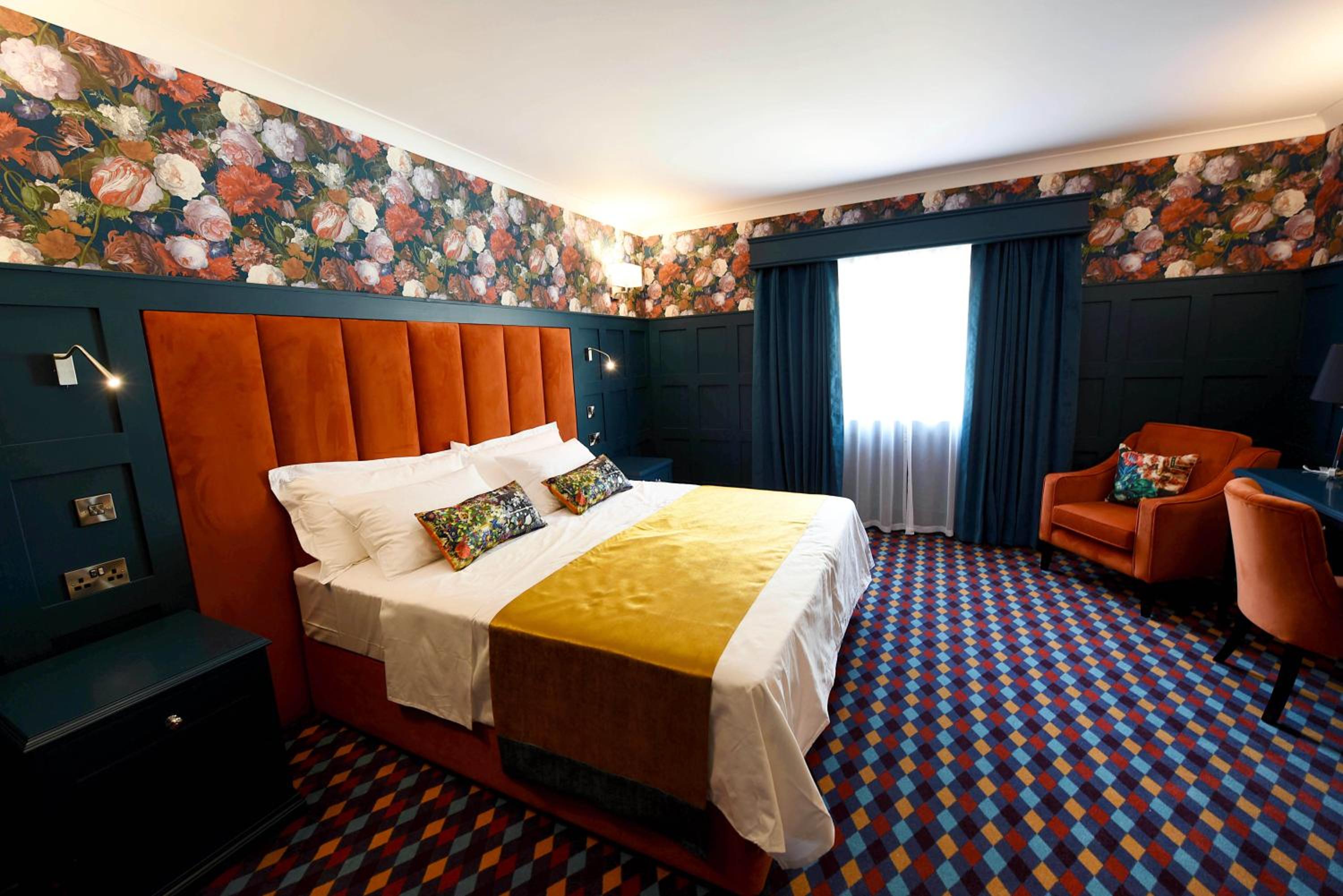 Deluxe King Room - Photo 3
