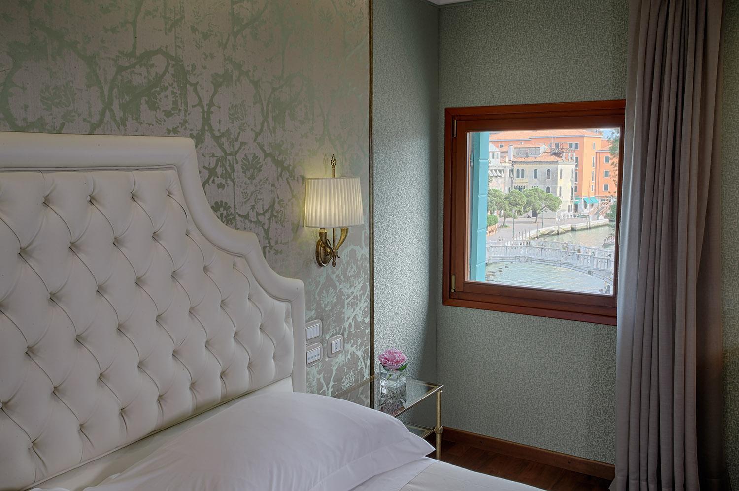 Deluxe Double or Twin Room with Canal View with Full Breakfast thumbnail 6