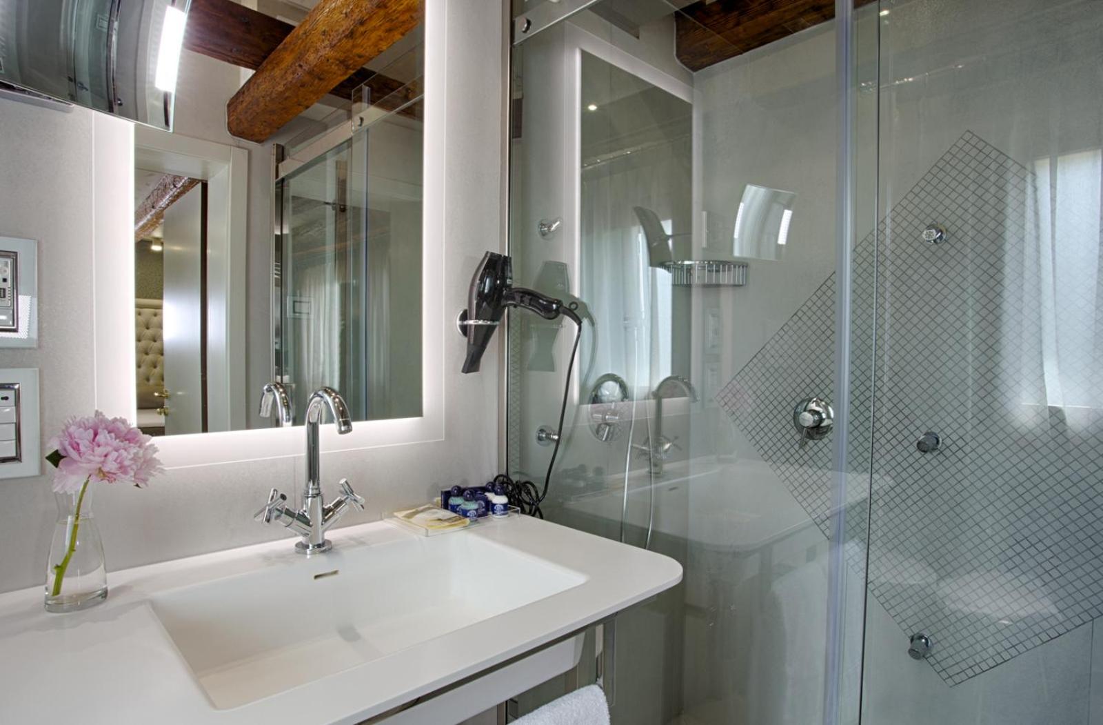 Deluxe Double or Twin Room with Canal View