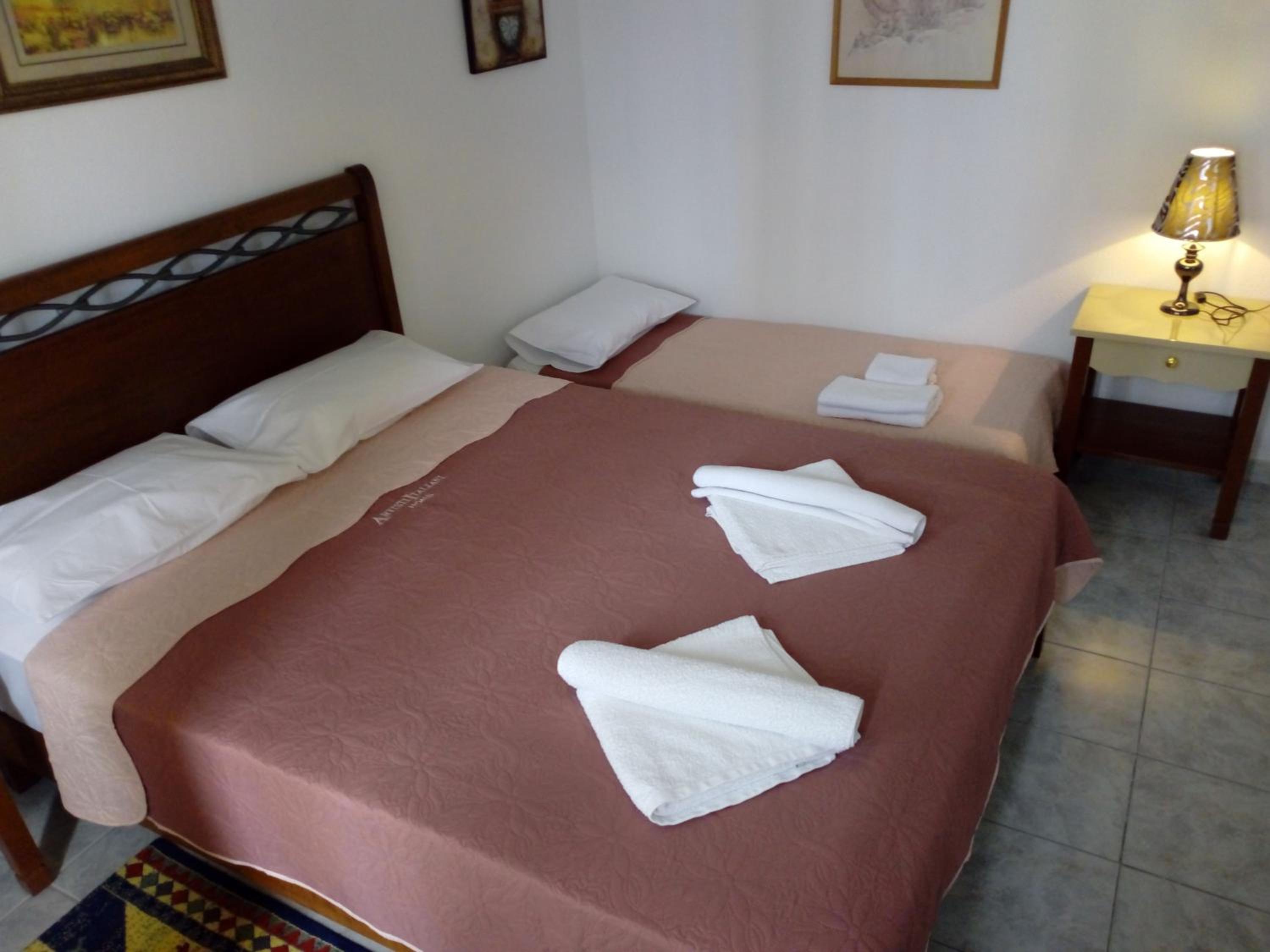 Double Room with Extra Bed - Photo 10