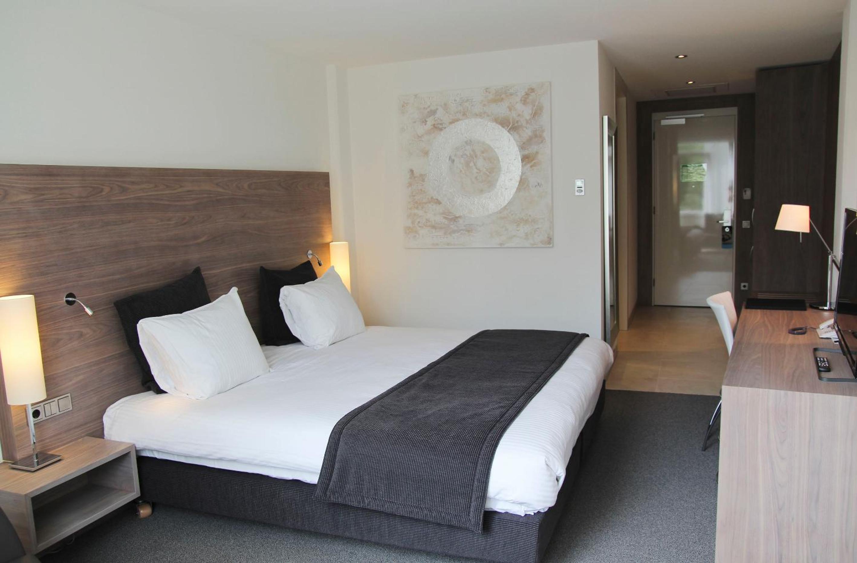 Superior King Room with Spa Access - Photo 1