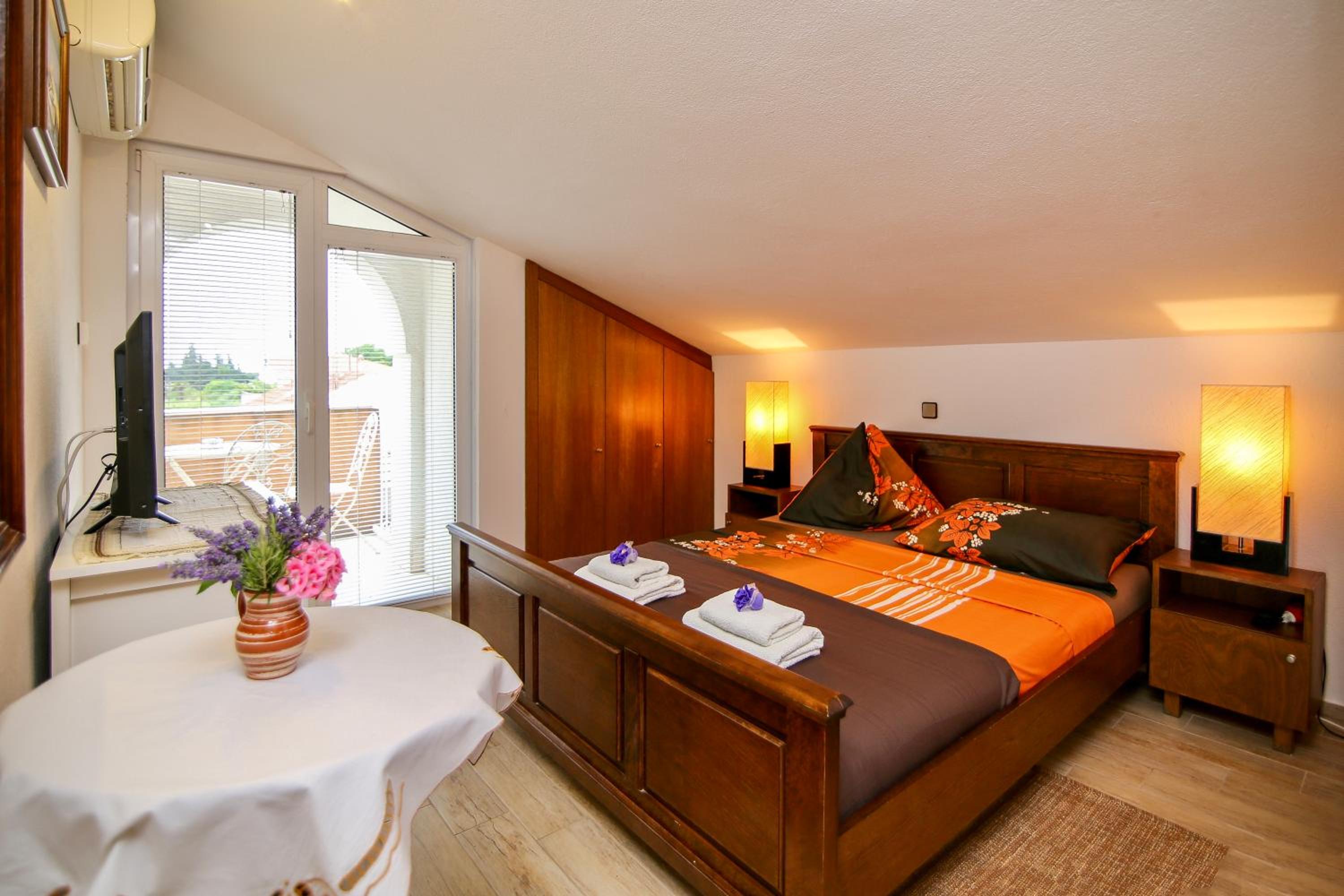Double Room with Balcony - Photo 1