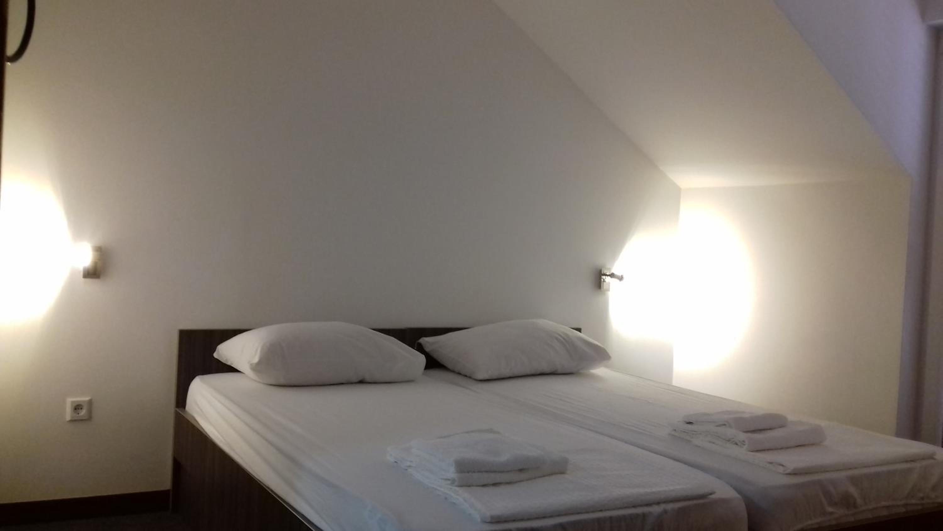 Double or Twin Room photo 3