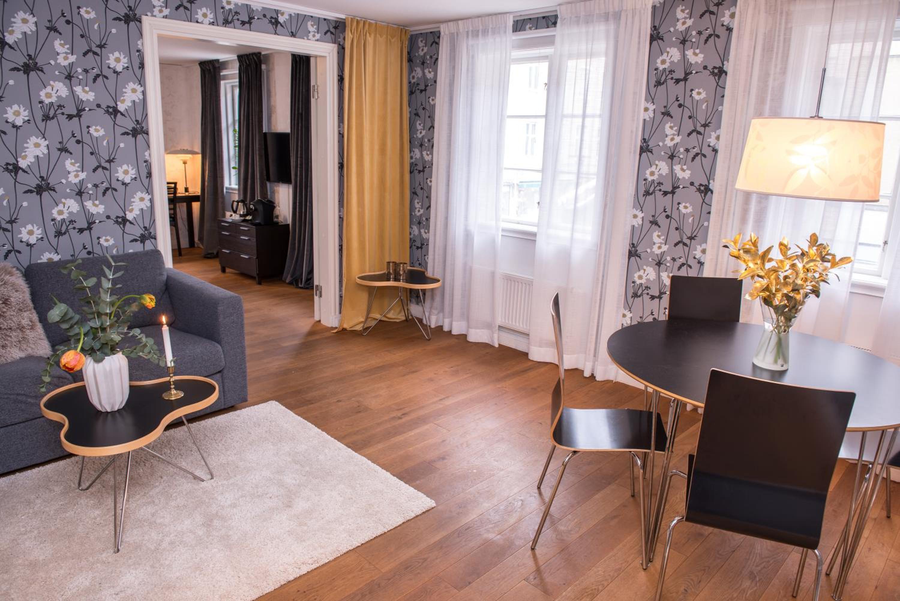 Suite with Double Bed - Photo 10