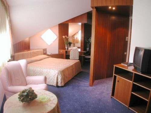 Suite (3 Adults) photo 2