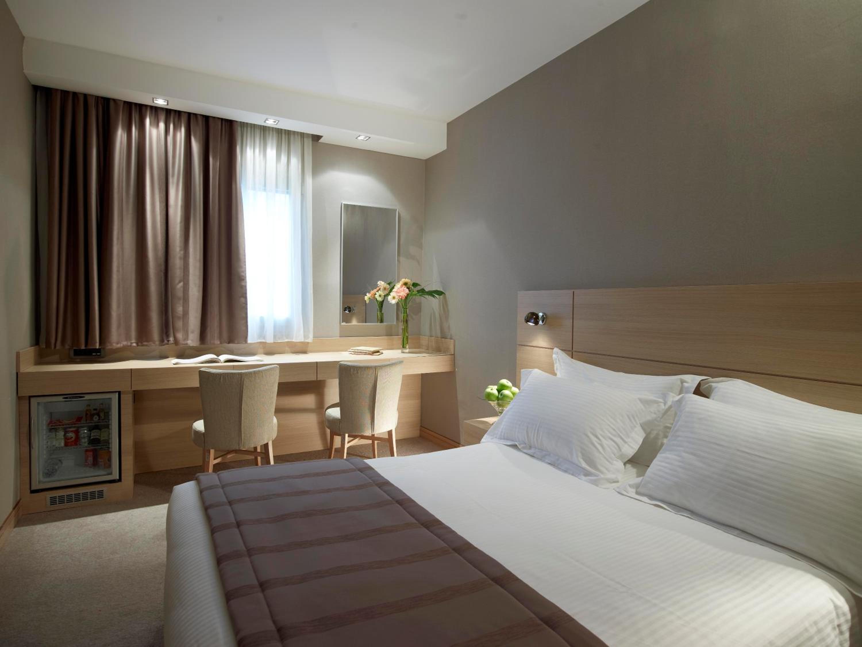 Double or Twin Room - Photo 4
