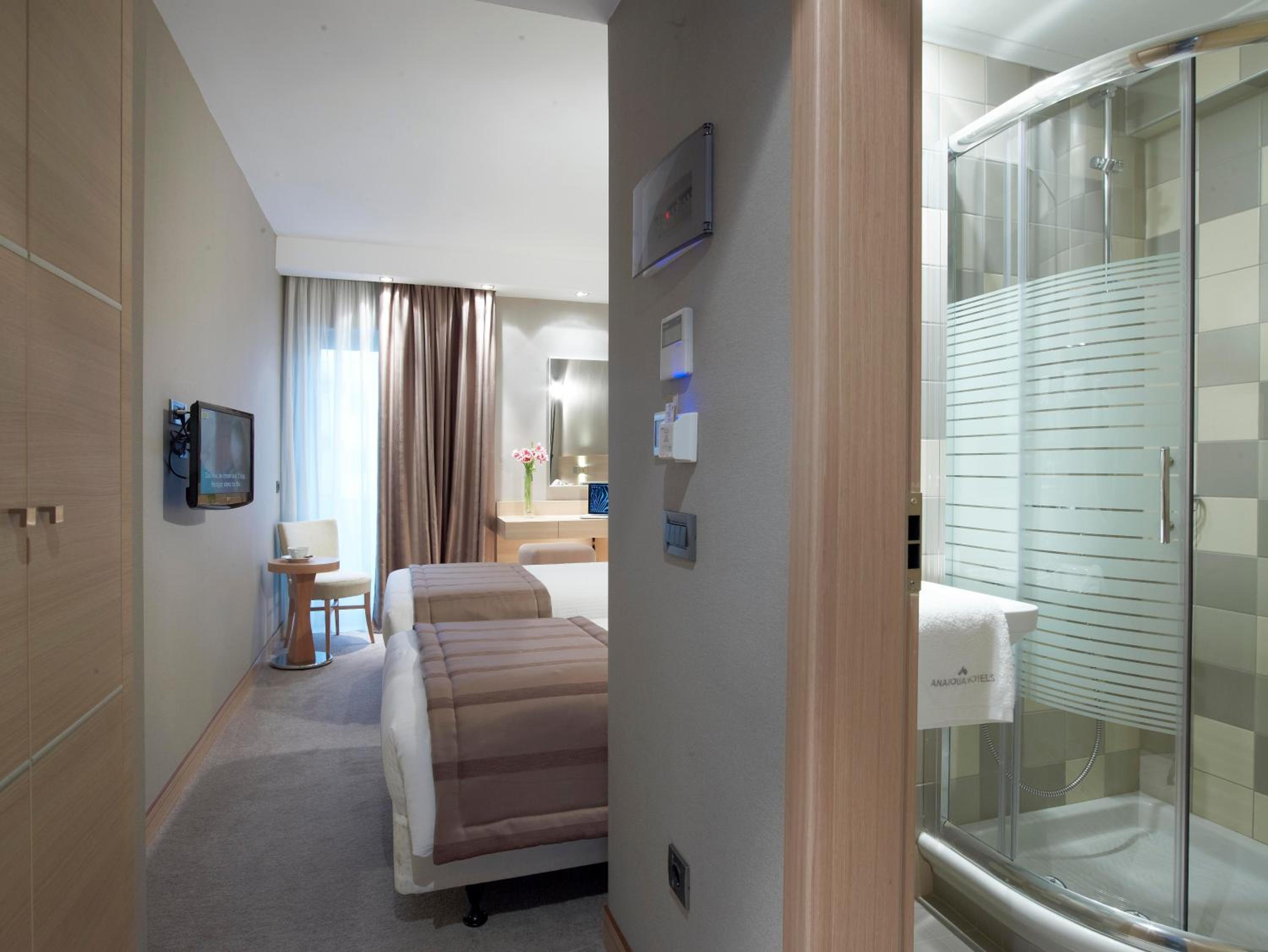 Double or Twin Room - Photo 2