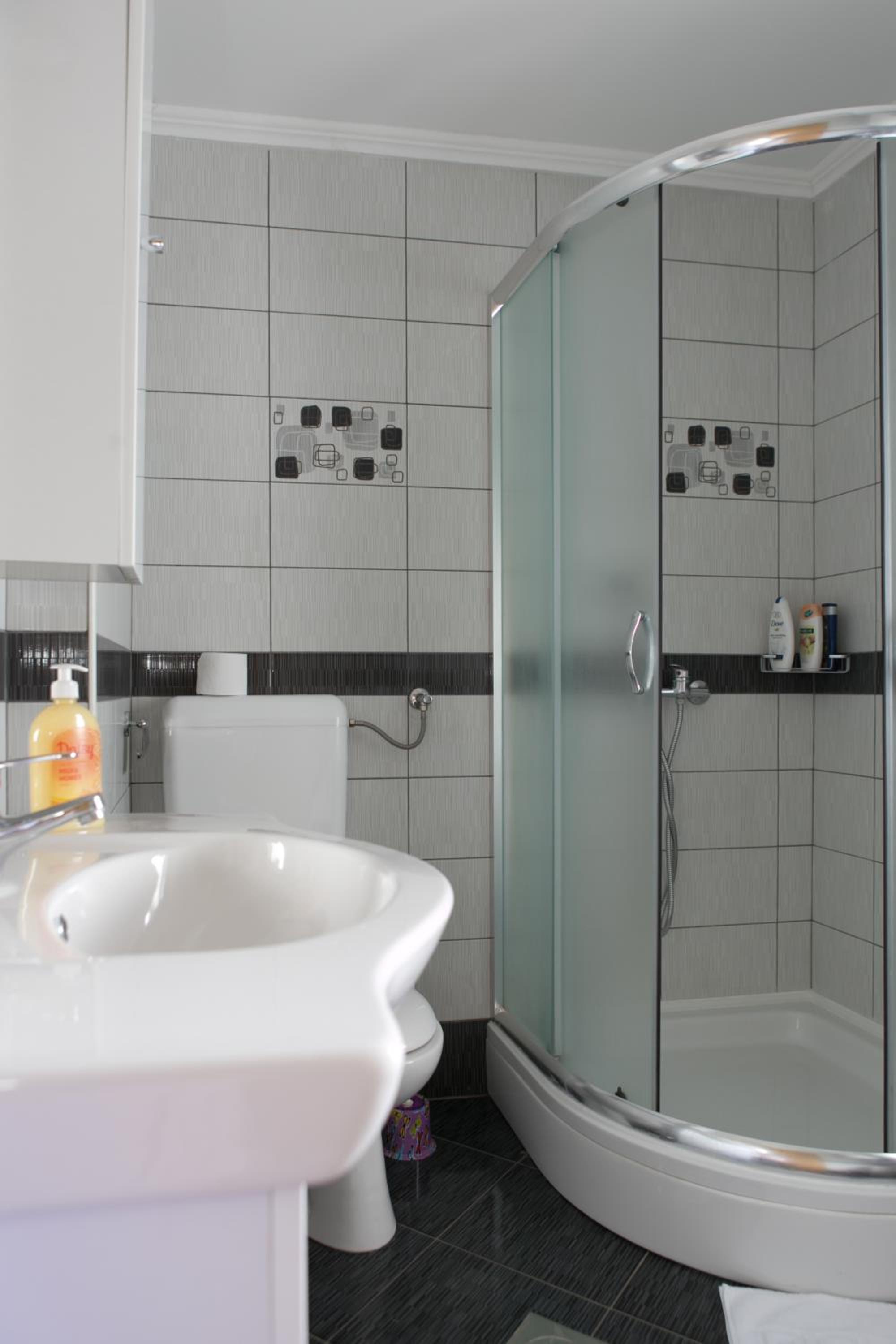 Double Room with Extra Bed - Photo 8